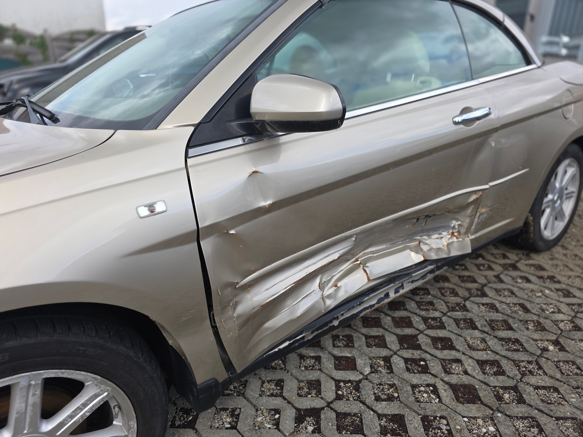 CHRYSLER Sebring 2.7 V6 Limited Automatic,fahrerseite Unfallschaden-image-9