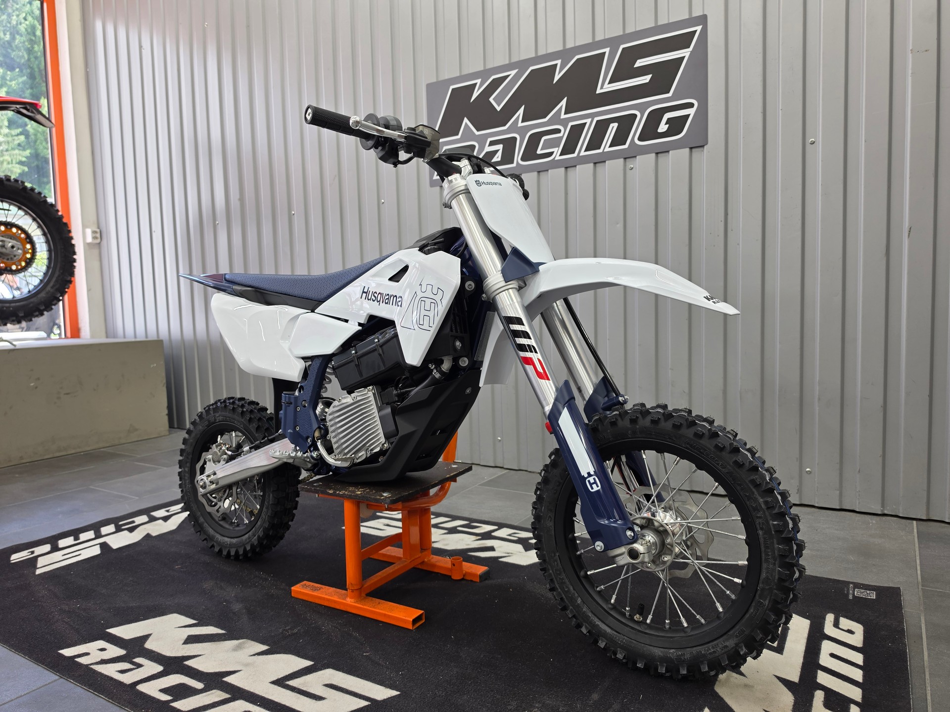HUSQVARNA EE 5-showroom-element-1
