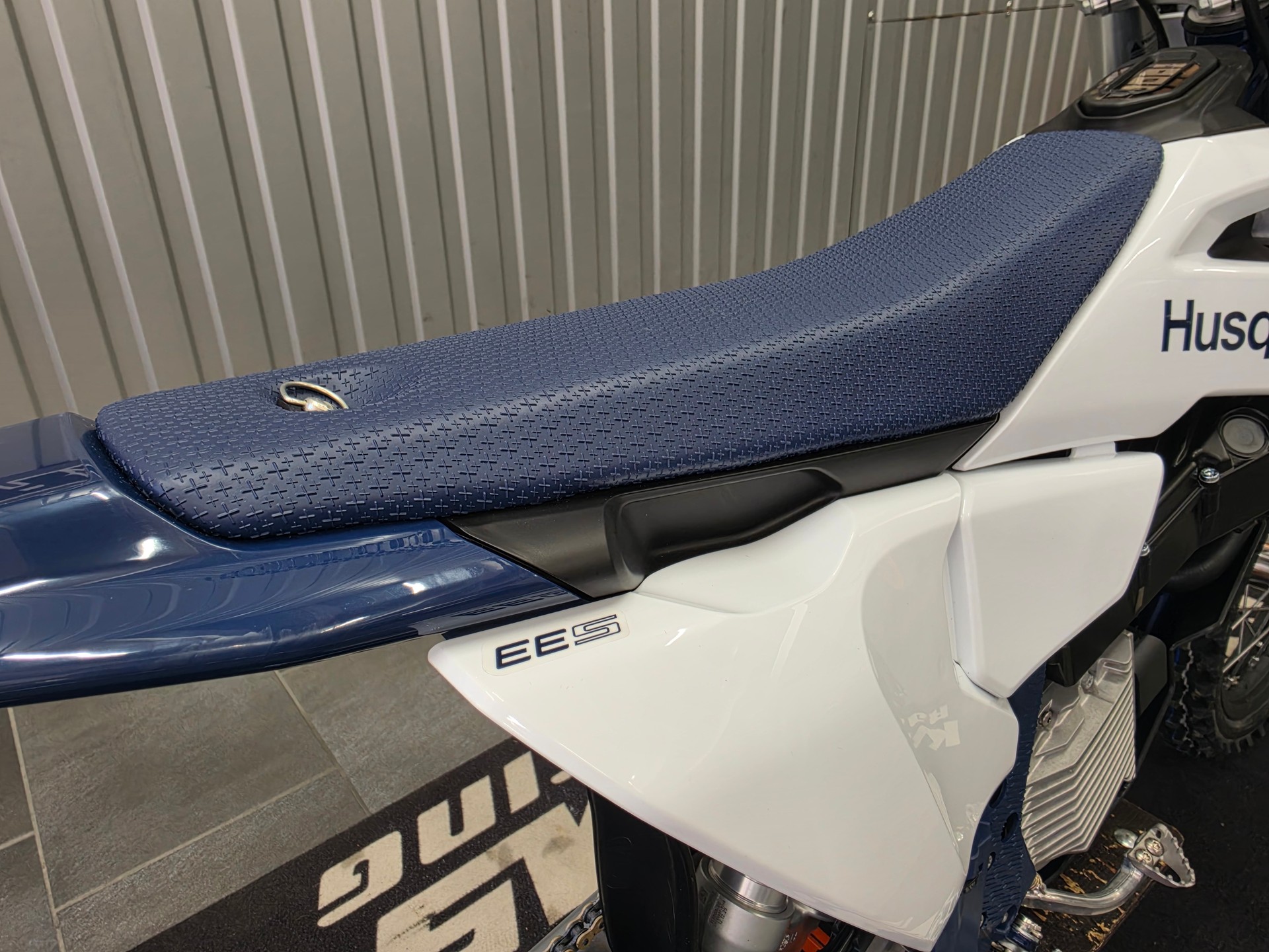 HUSQVARNA EE 5-showroom-element-3