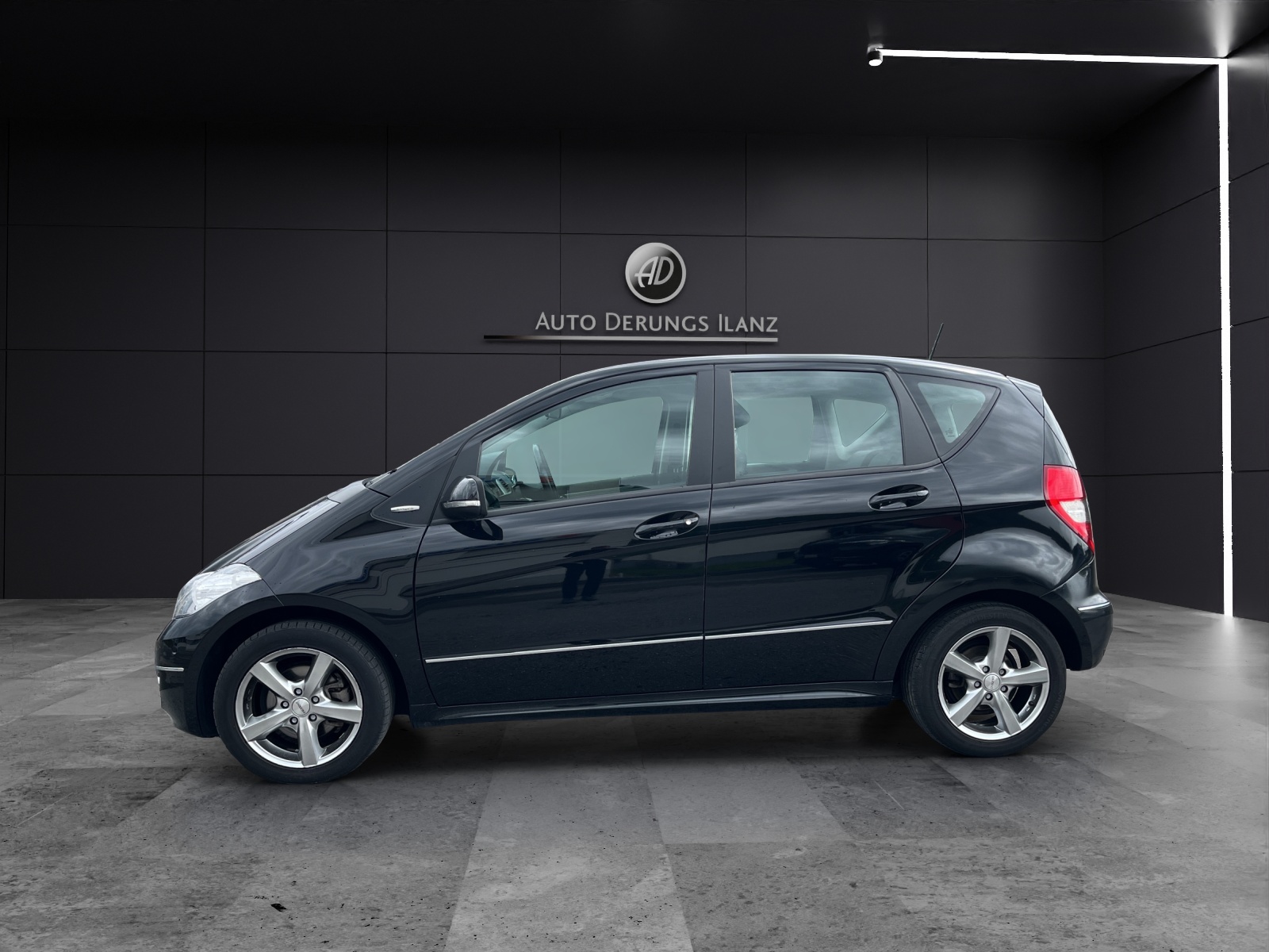MERCEDES-BENZ A 170 Classic Edition A-showroom-element-1