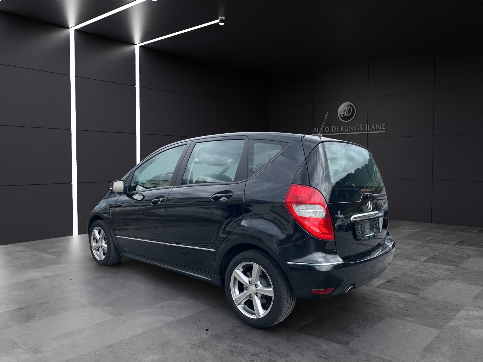 MERCEDES-BENZ A 170 Classic Edition A-showroom-element-2