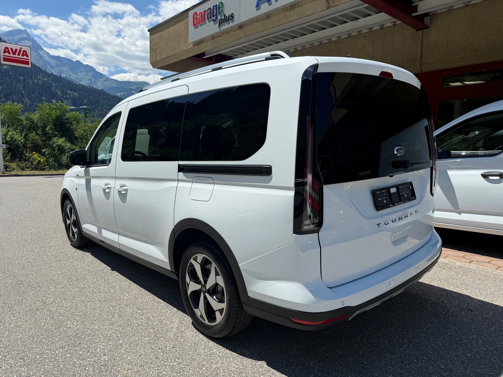 FORD Grand Tourneo Connect 2.0 EcoBlue AWD Active-image-4