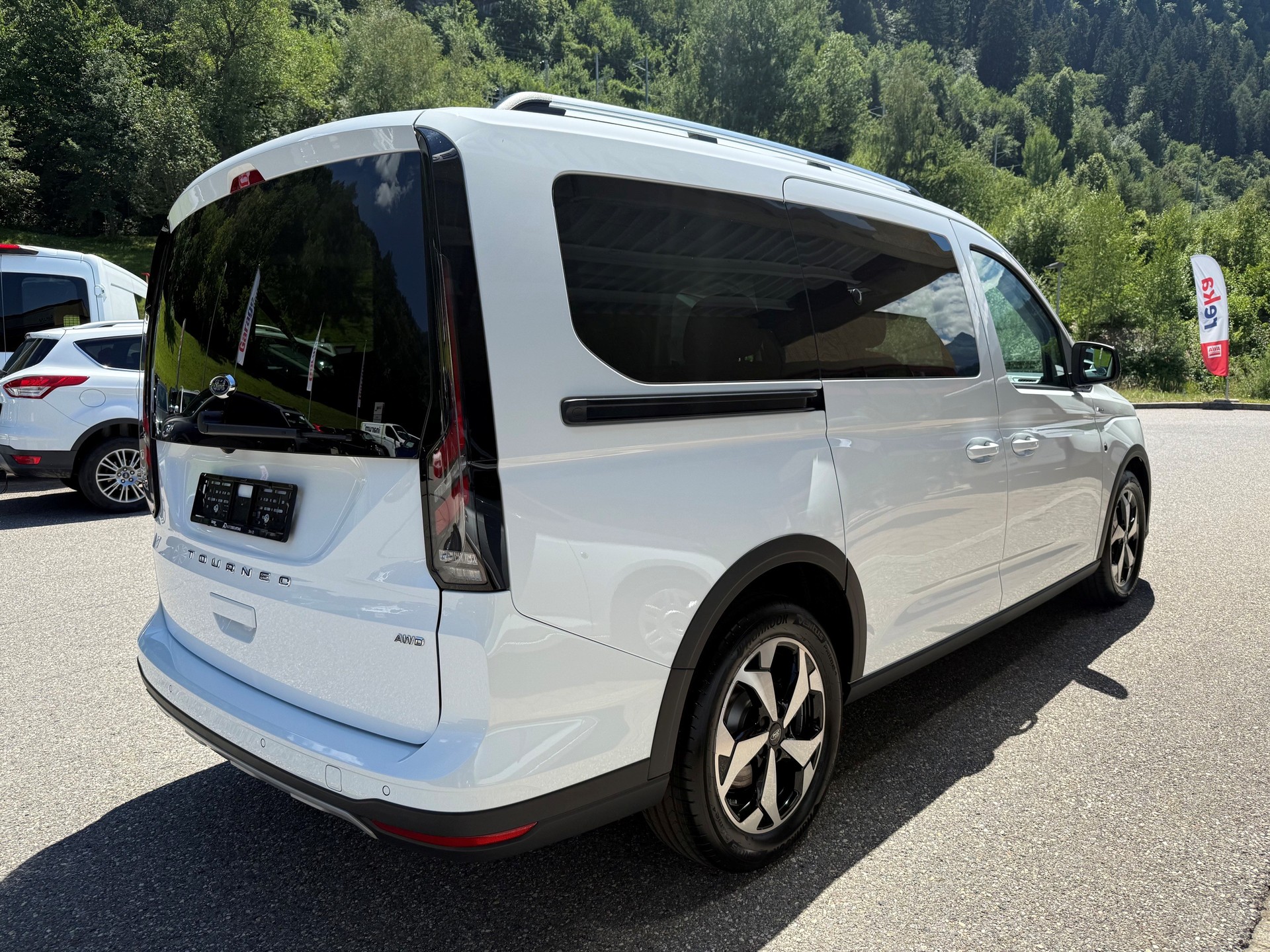 FORD Grand Tourneo Connect 2.0 EcoBlue AWD Active-image-3