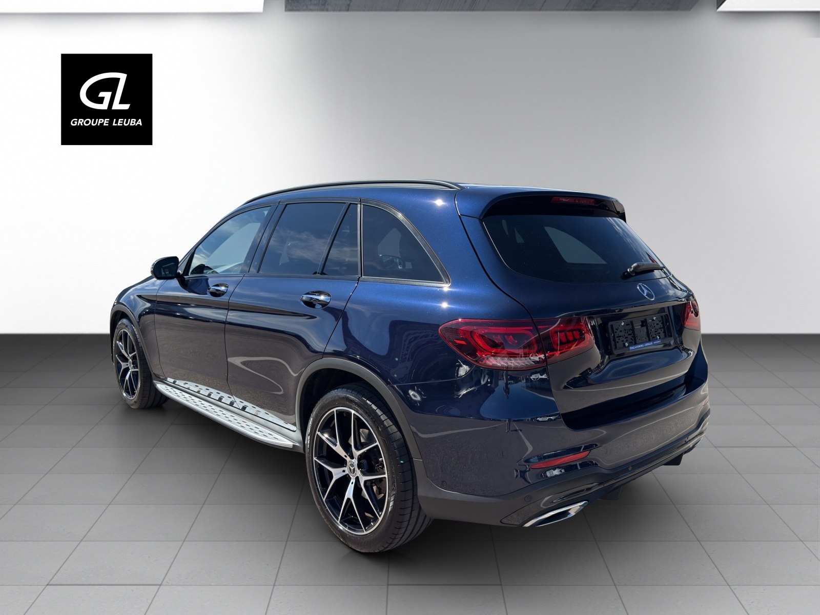MERCEDES-BENZ GLC 200 AMG Line 4Matic-showroom-element-1