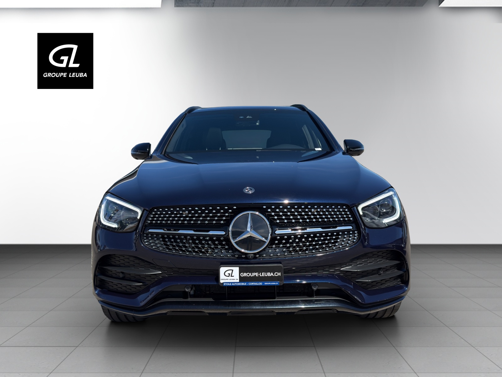 MERCEDES-BENZ GLC 200 AMG Line 4Matic-showroom-element-2