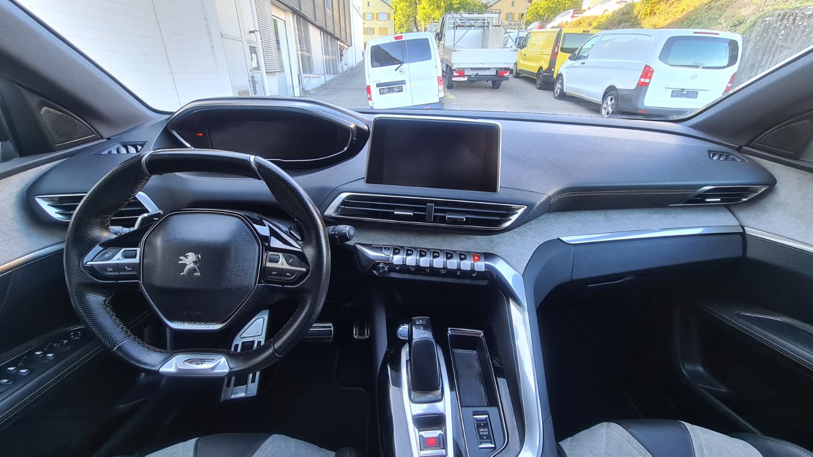 PEUGEOT 3008 300e Hybrid4 Allure Pack EAT8 ** Teil-Leder ** Gr-Navi ** RF-Kamera ** Tempomat ** Sitzheizung ** LTZ MFK 28.11.2025 **-image-15