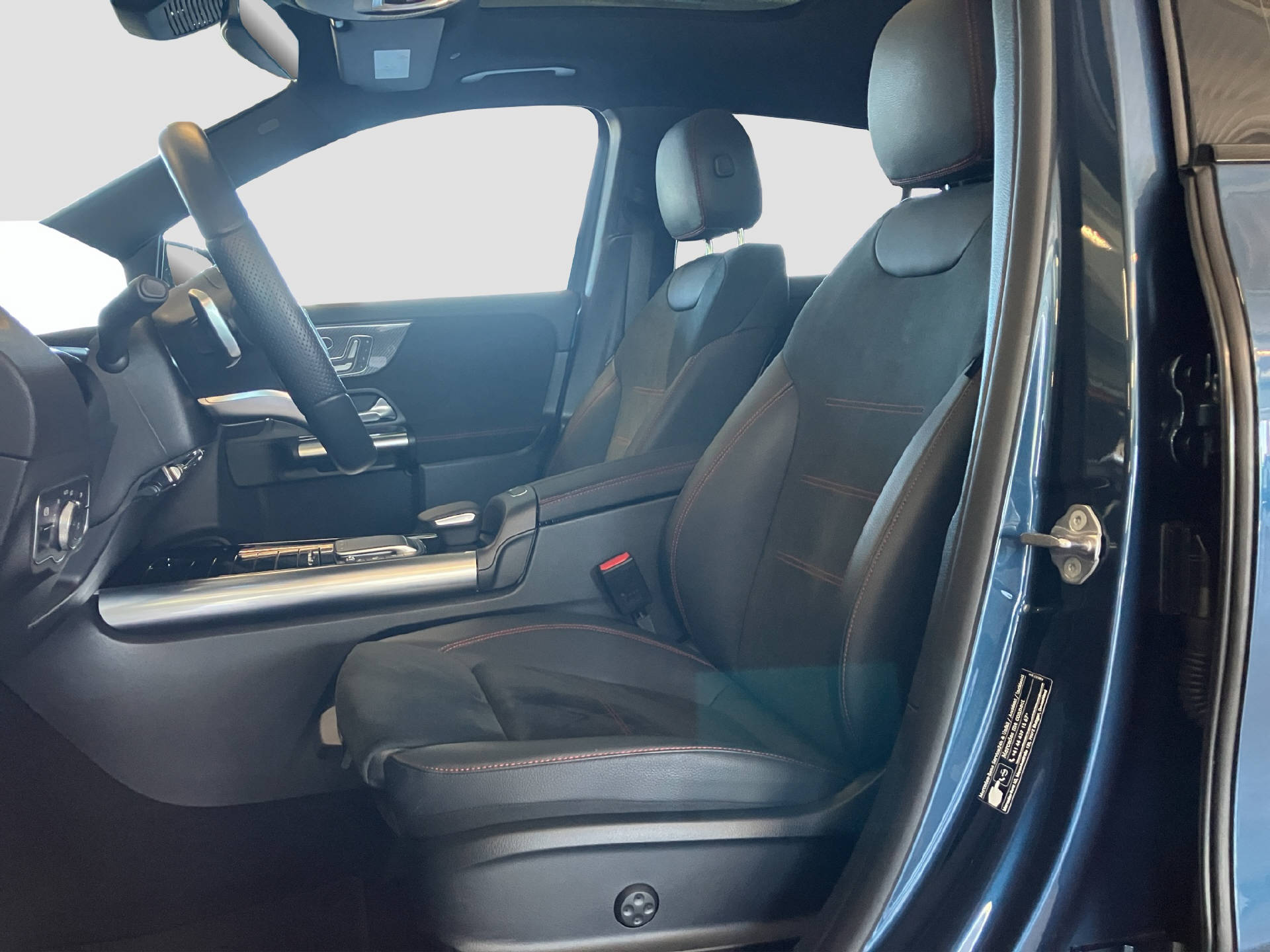 MERCEDES-BENZ GLA 200 AMG Line 4MATIC-image-6