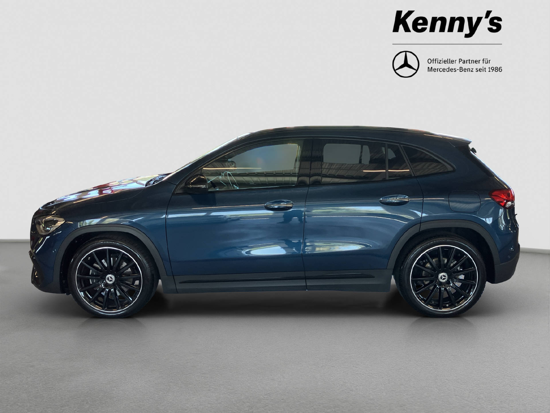 MERCEDES-BENZ GLA 200 AMG Line 4MATIC-showroom-element-2