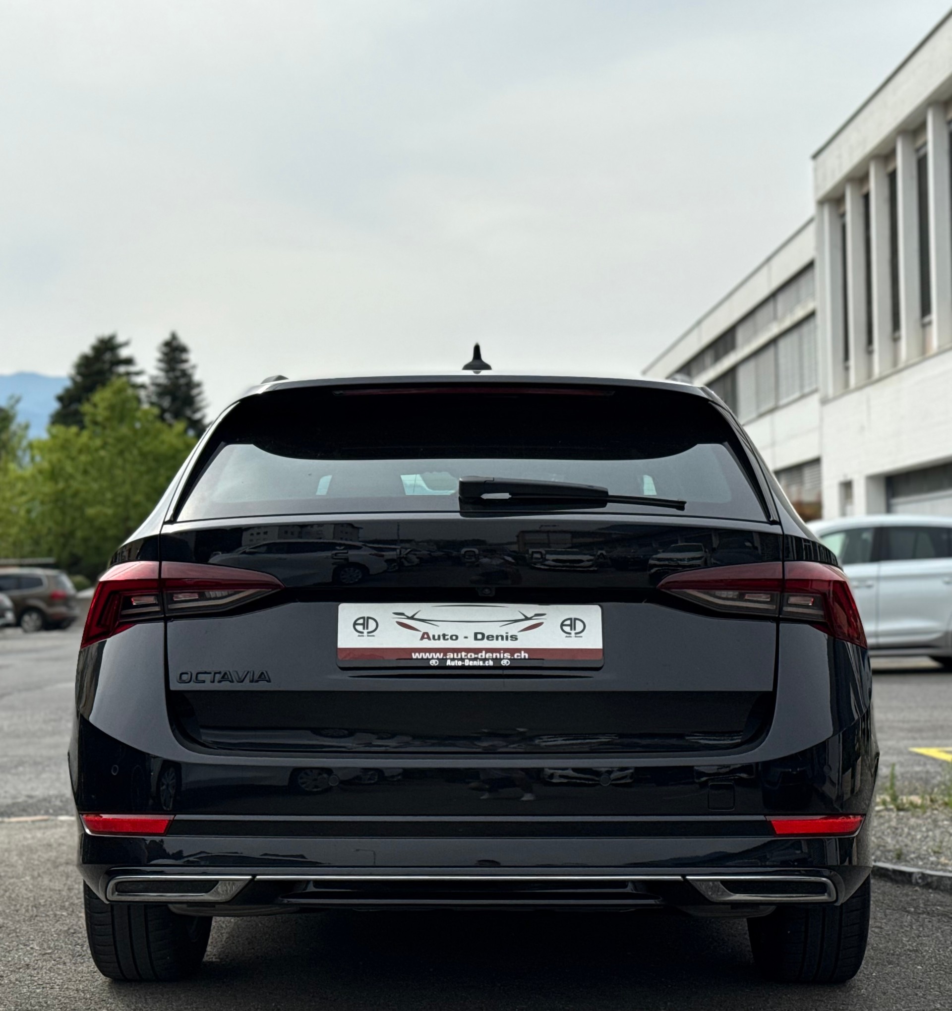 SKODA Octavia Combi 2.0 TSI SportLine 4x4 DSG-image-5