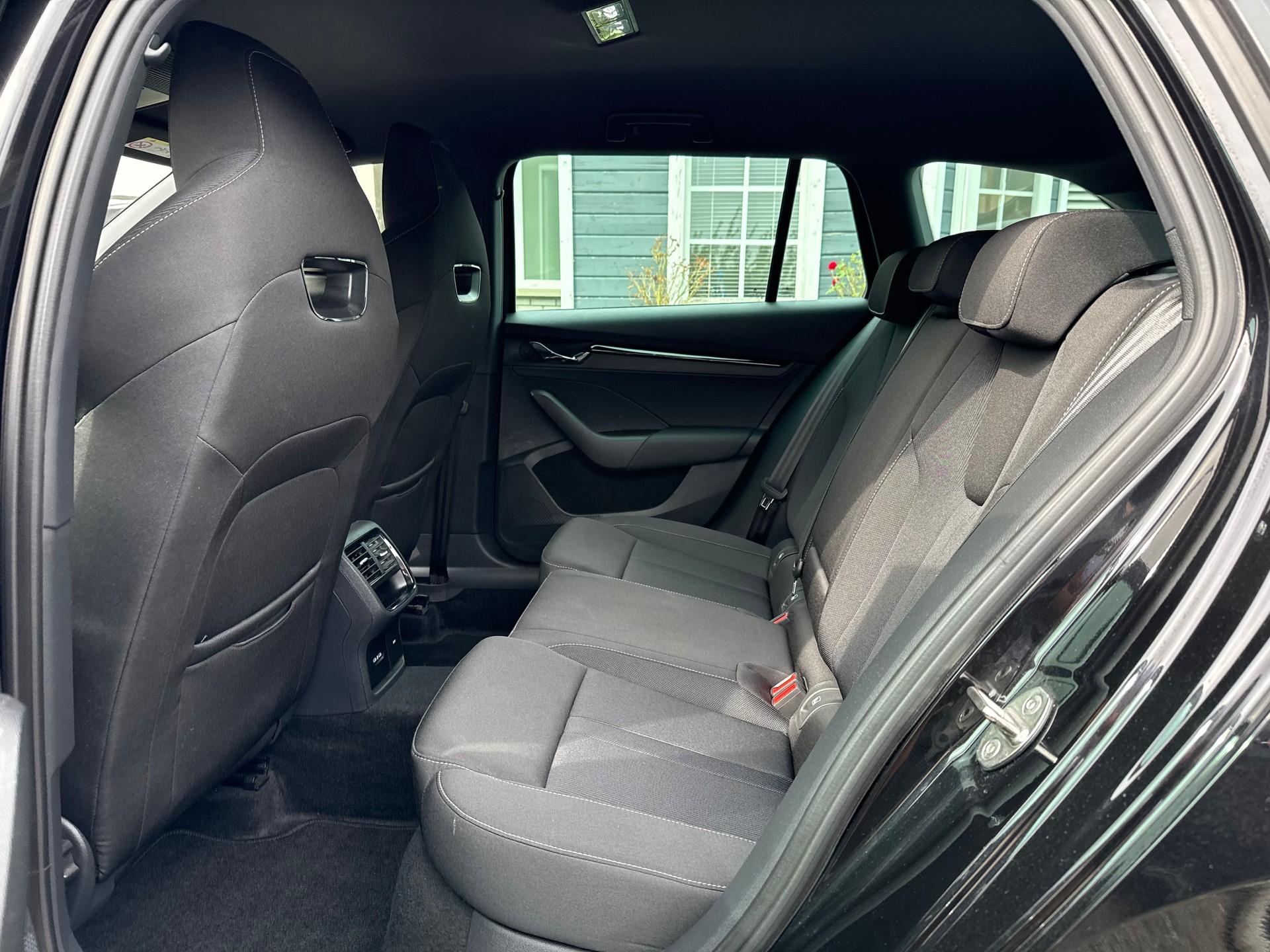 SKODA Octavia Combi 2.0 TSI SportLine 4x4 DSG-image-10