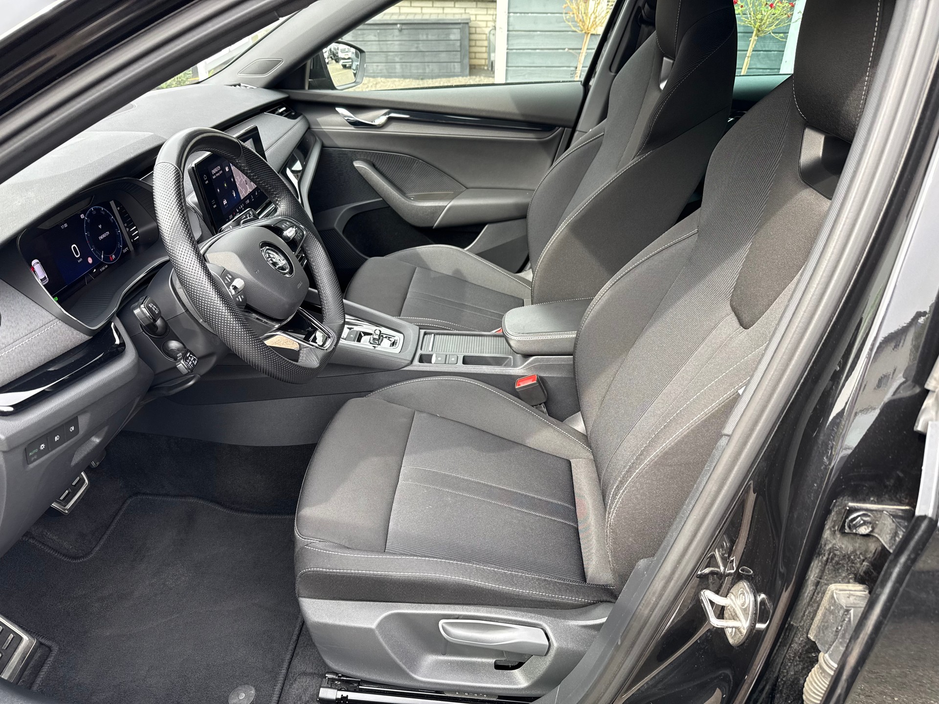 SKODA Octavia Combi 2.0 TSI SportLine 4x4 DSG-image-8