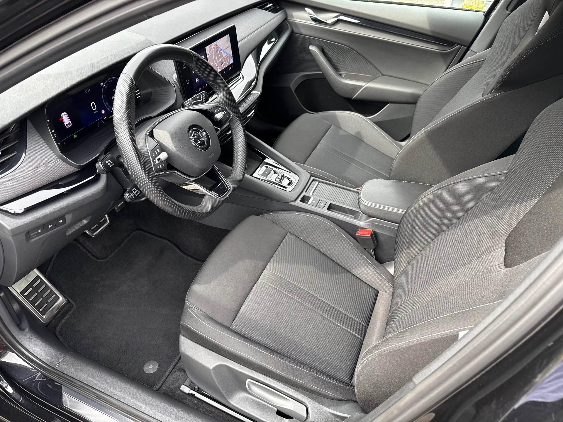 SKODA Octavia Combi 2.0 TSI SportLine 4x4 DSG-image-9