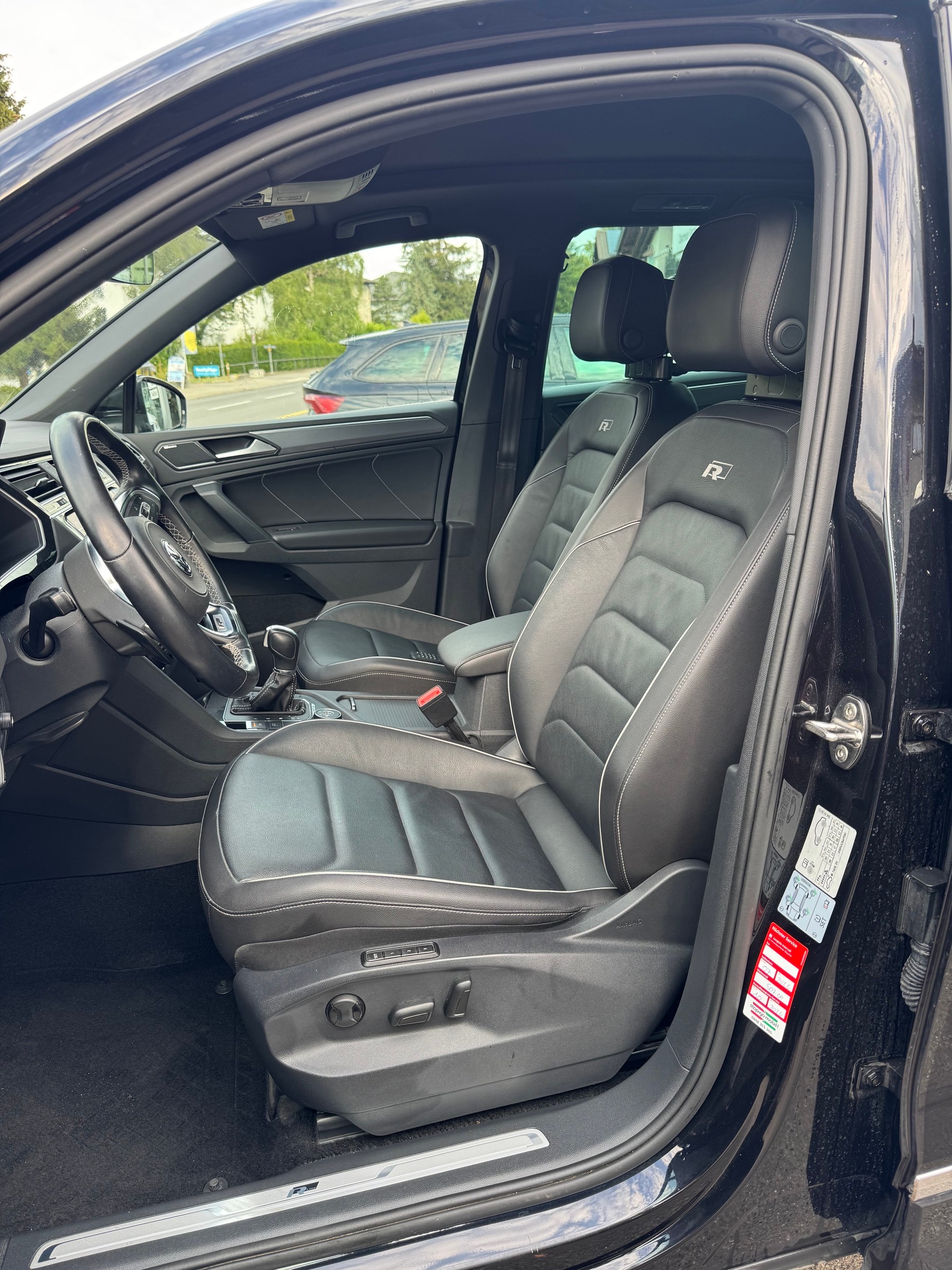 VW Tiguan 2.0 TDI SCR R-Line 4Motion DSG-image-26