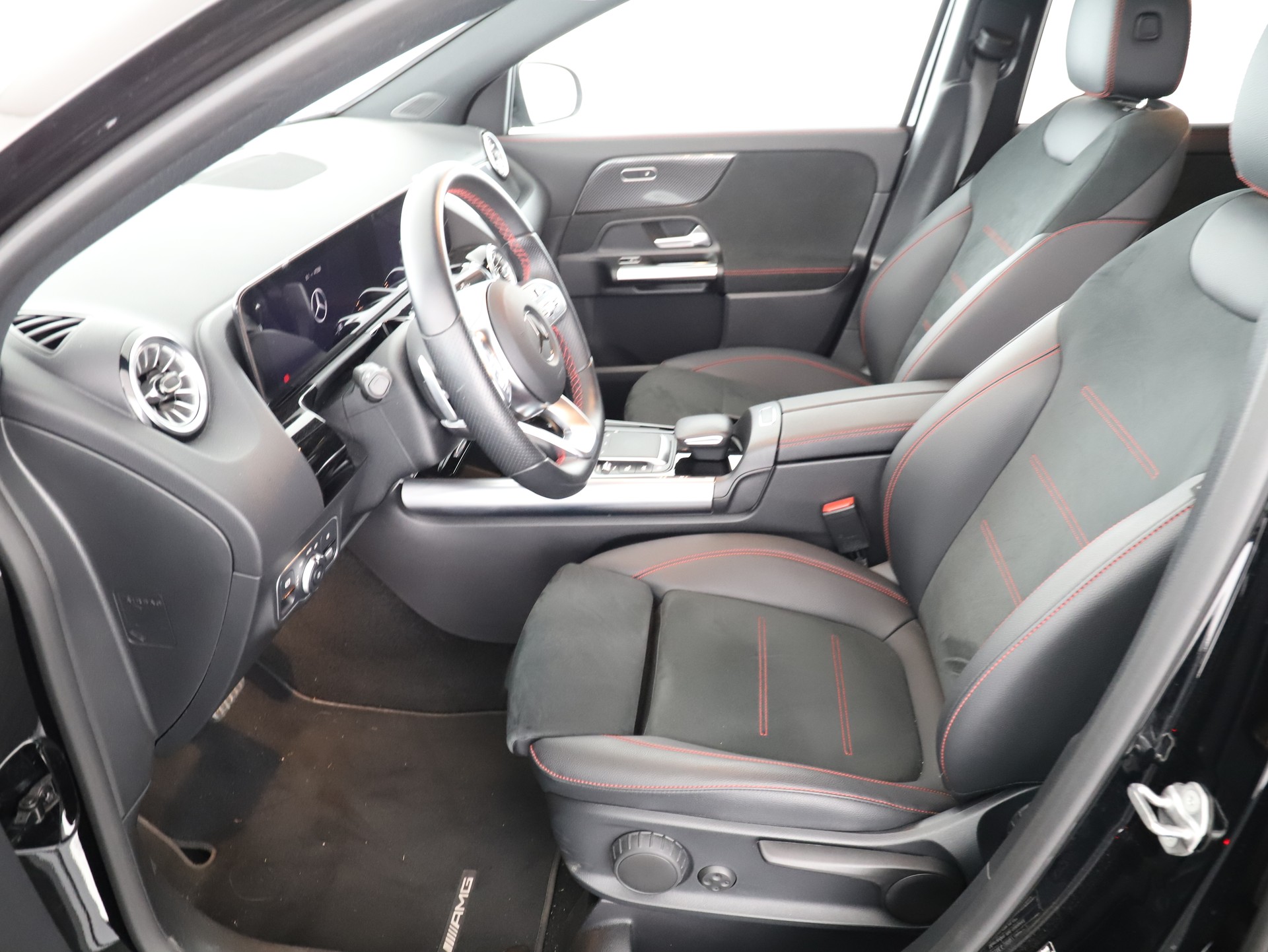 MERCEDES-BENZ GLA 250 AMG Line 4Matic-image-9