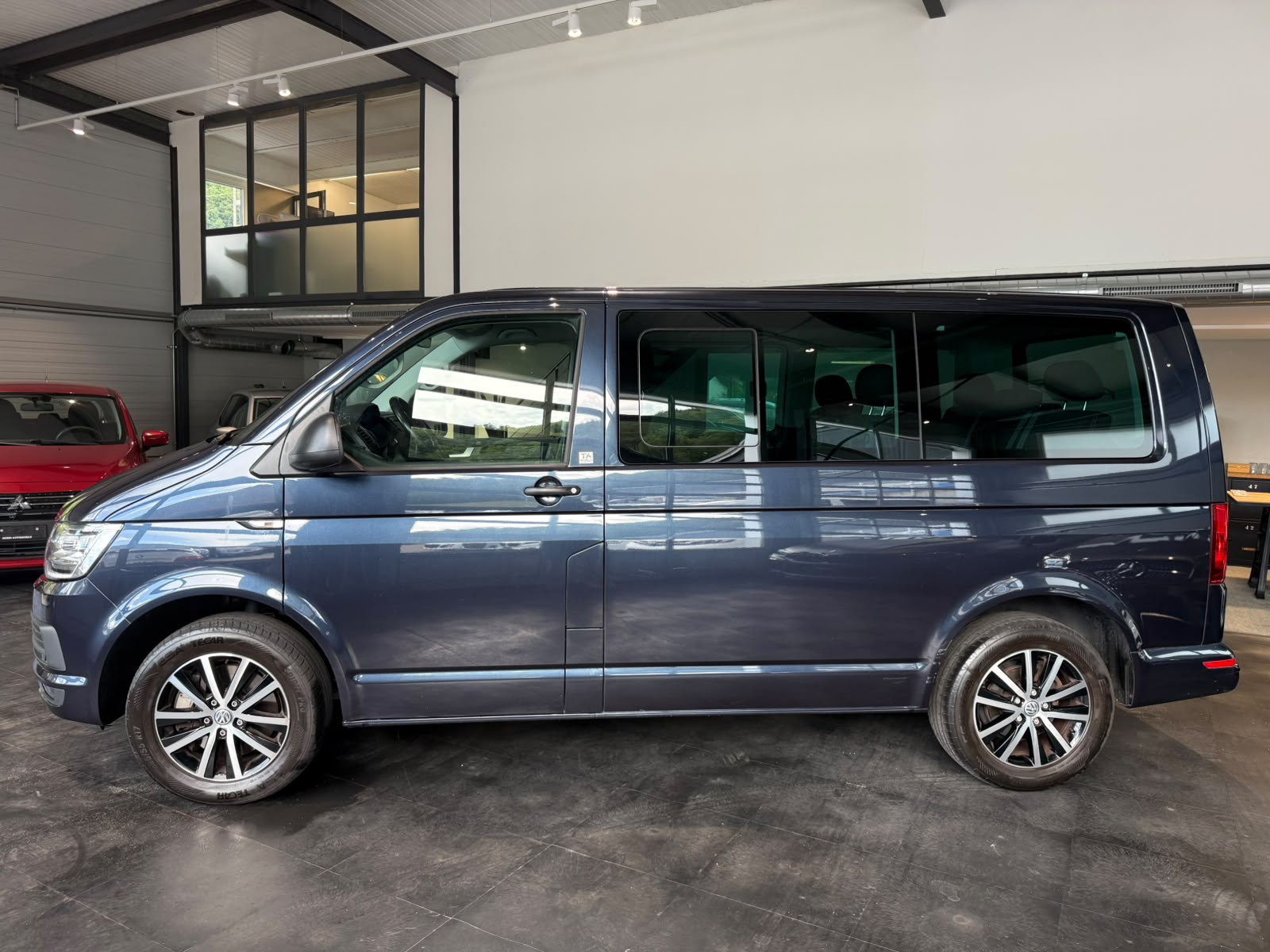 VW T6 Multivan 2.0 TDI Trendline 4Motion DSG-showroom-element-1