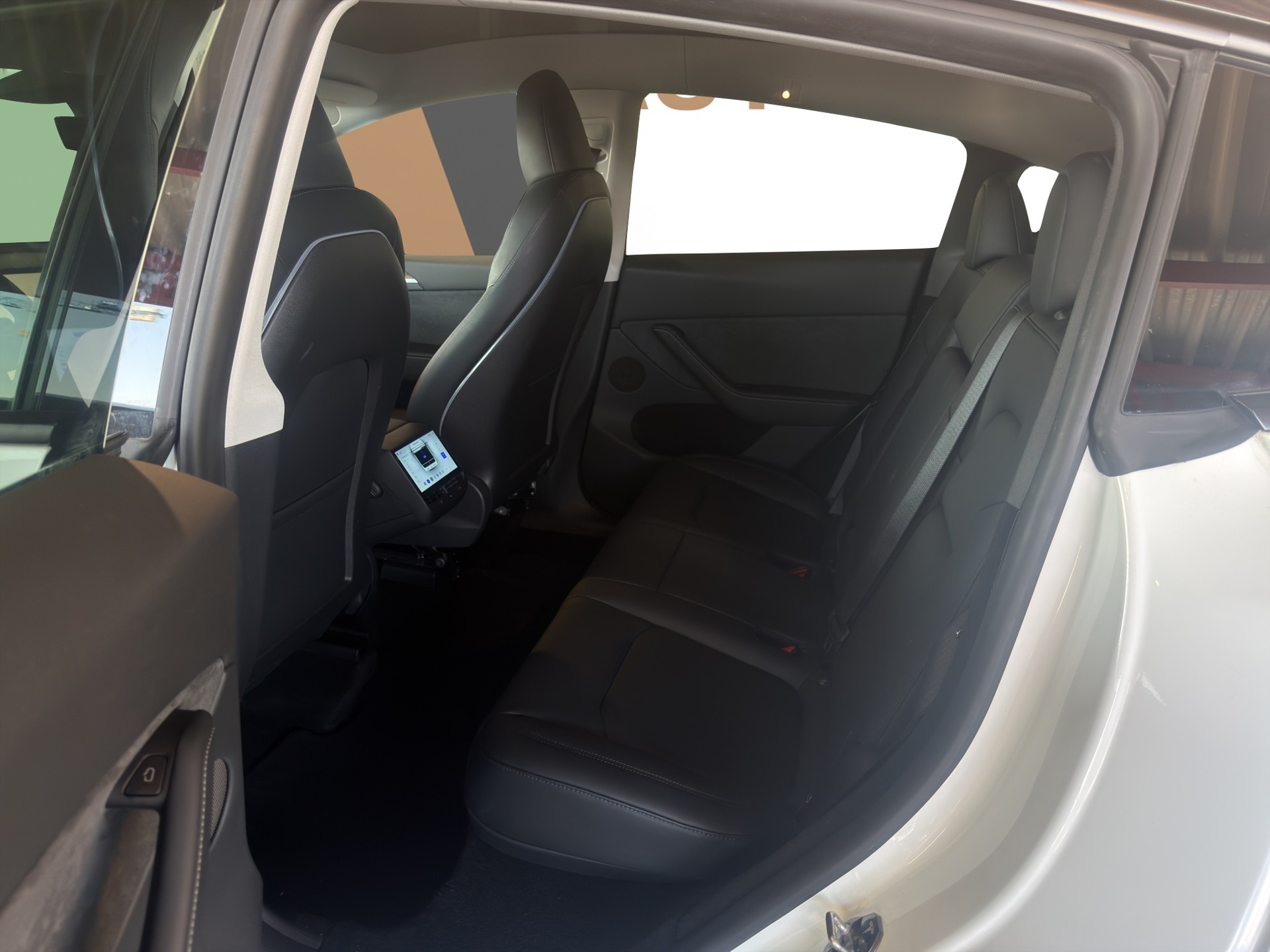 TESLA Model Y Performance D-image-16