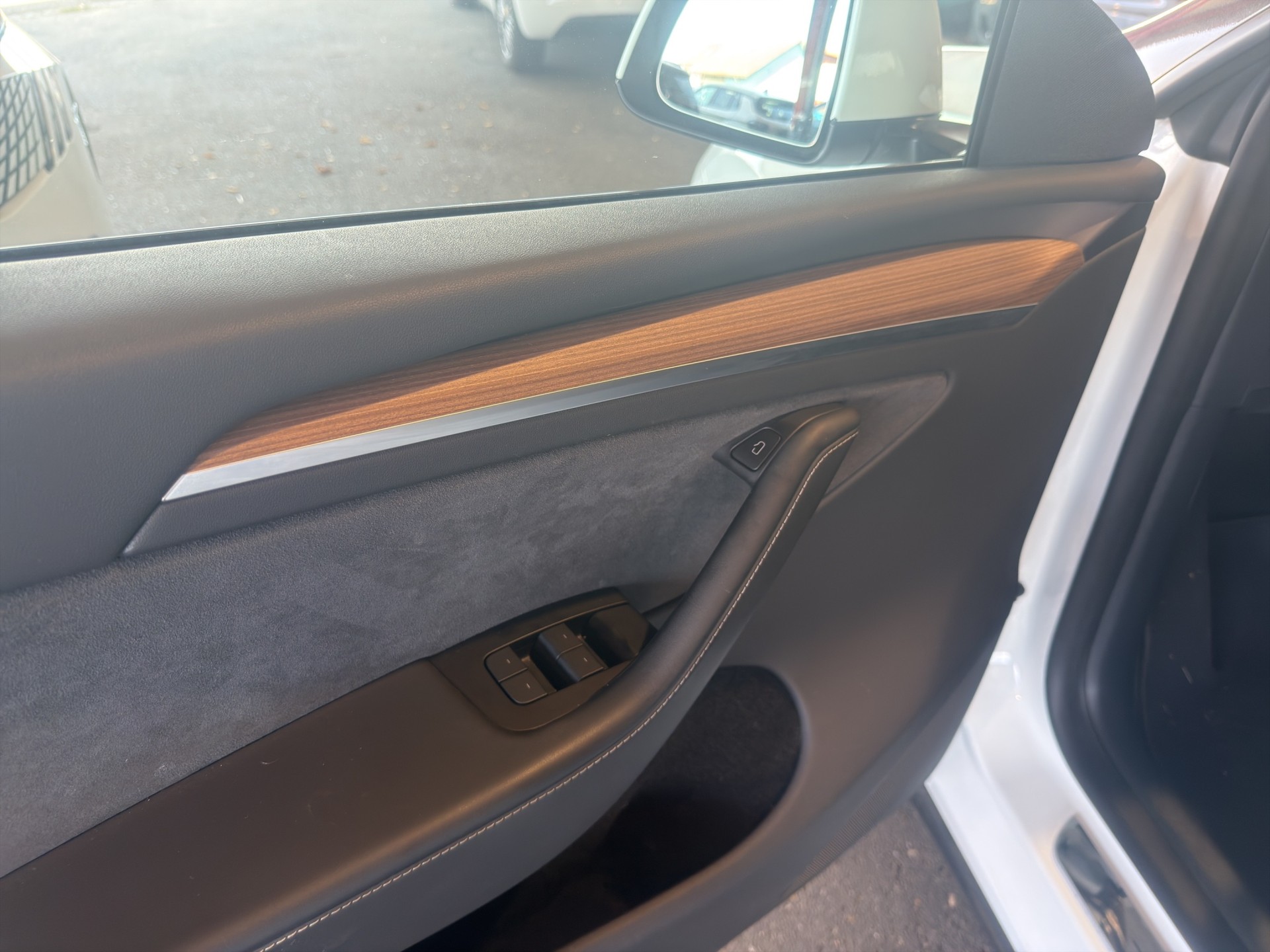 TESLA Model Y Performance D-image-27