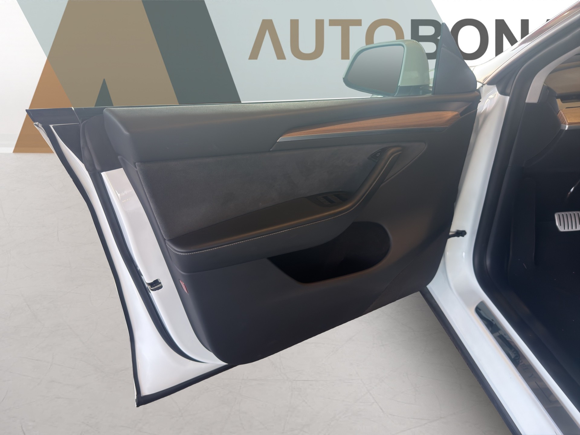TESLA Model Y Performance D-image-63