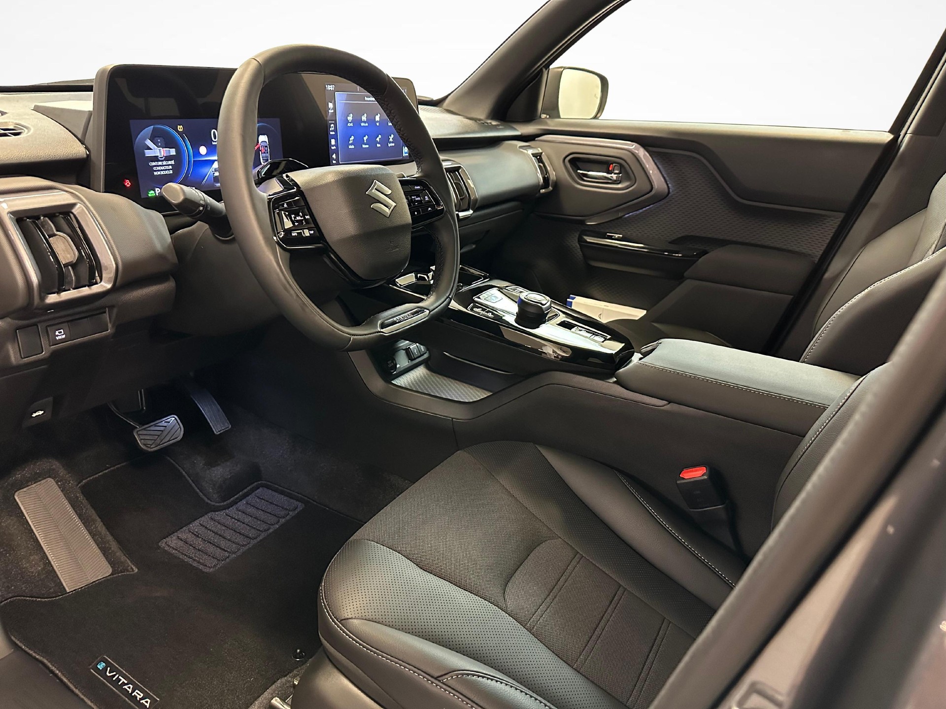 SUZUKI e Vitara Compact Top 4x4-showroom-element-3