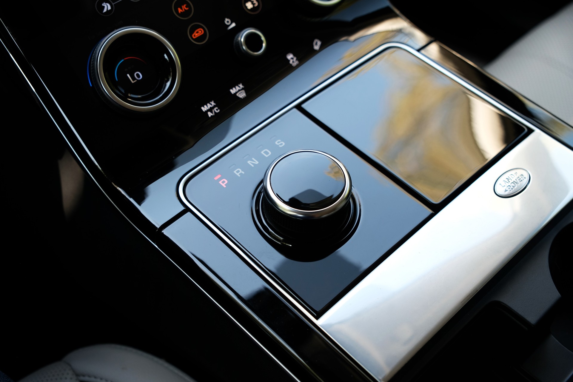 LAND ROVER Range Rover Velar R-Dynamic P 250 SE Automatic-image-24