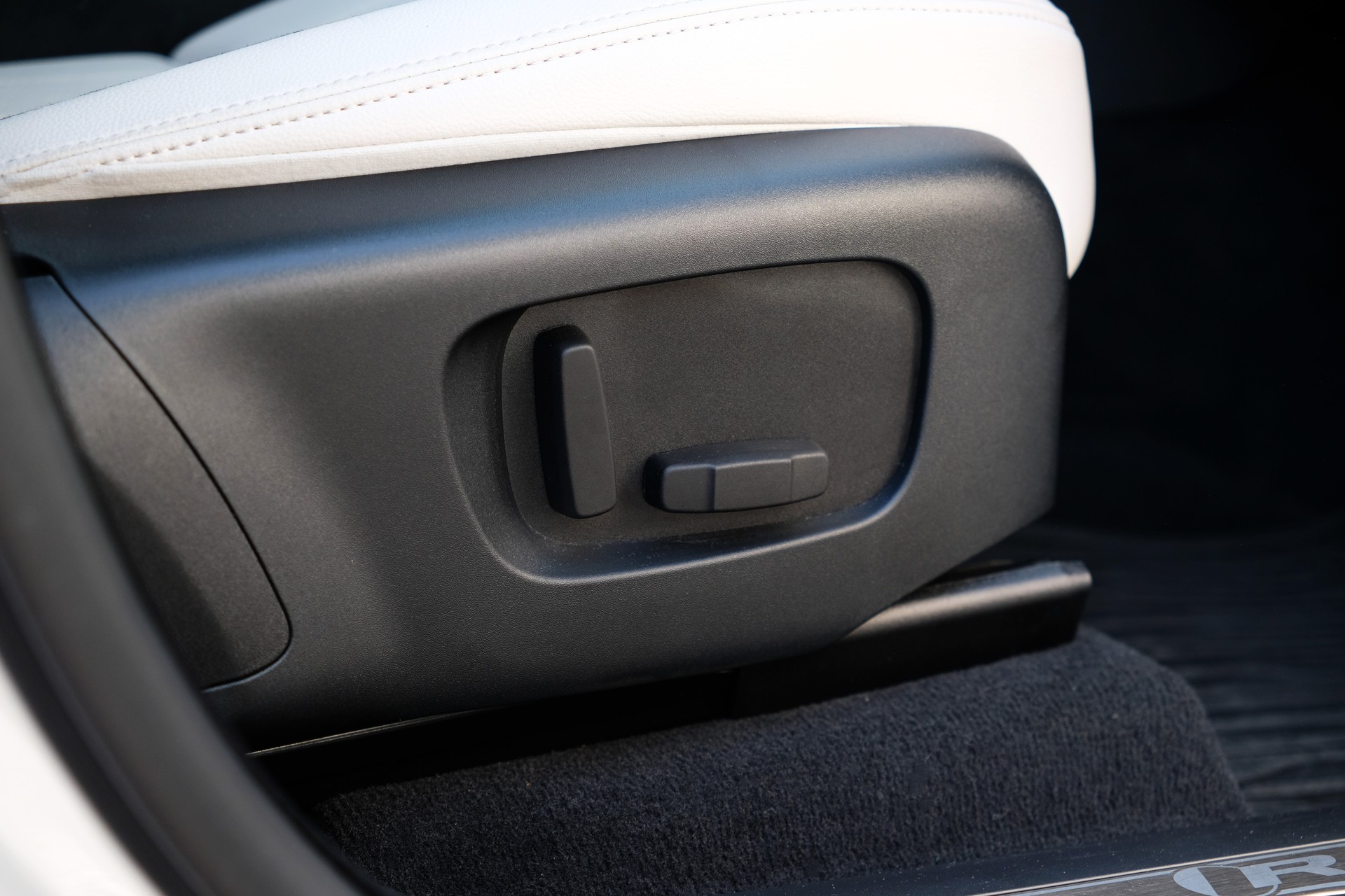 LAND ROVER Range Rover Velar R-Dynamic P 250 SE Automatic-image-31