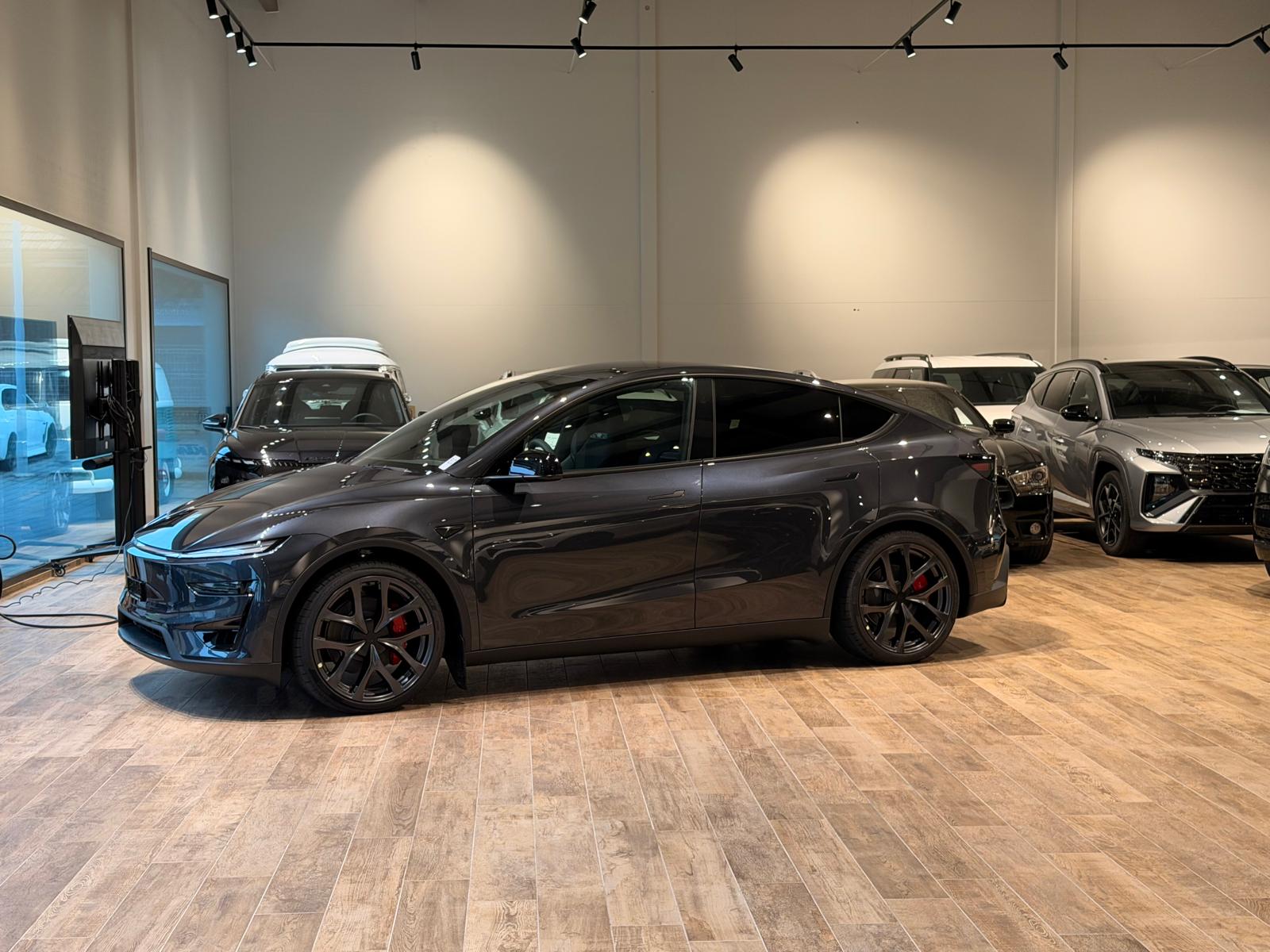 TESLA Model Y Performance AWD 🔥AHK🔥-showroom-element-1