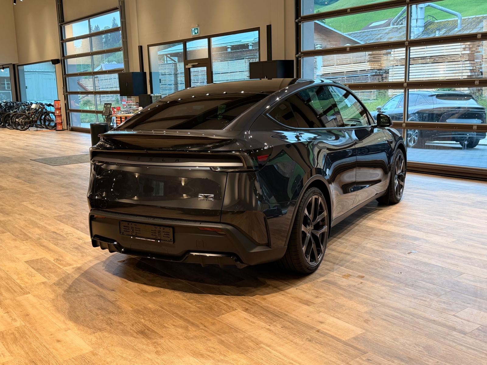 TESLA Model Y Performance AWD 🔥AHK🔥-showroom-element-2