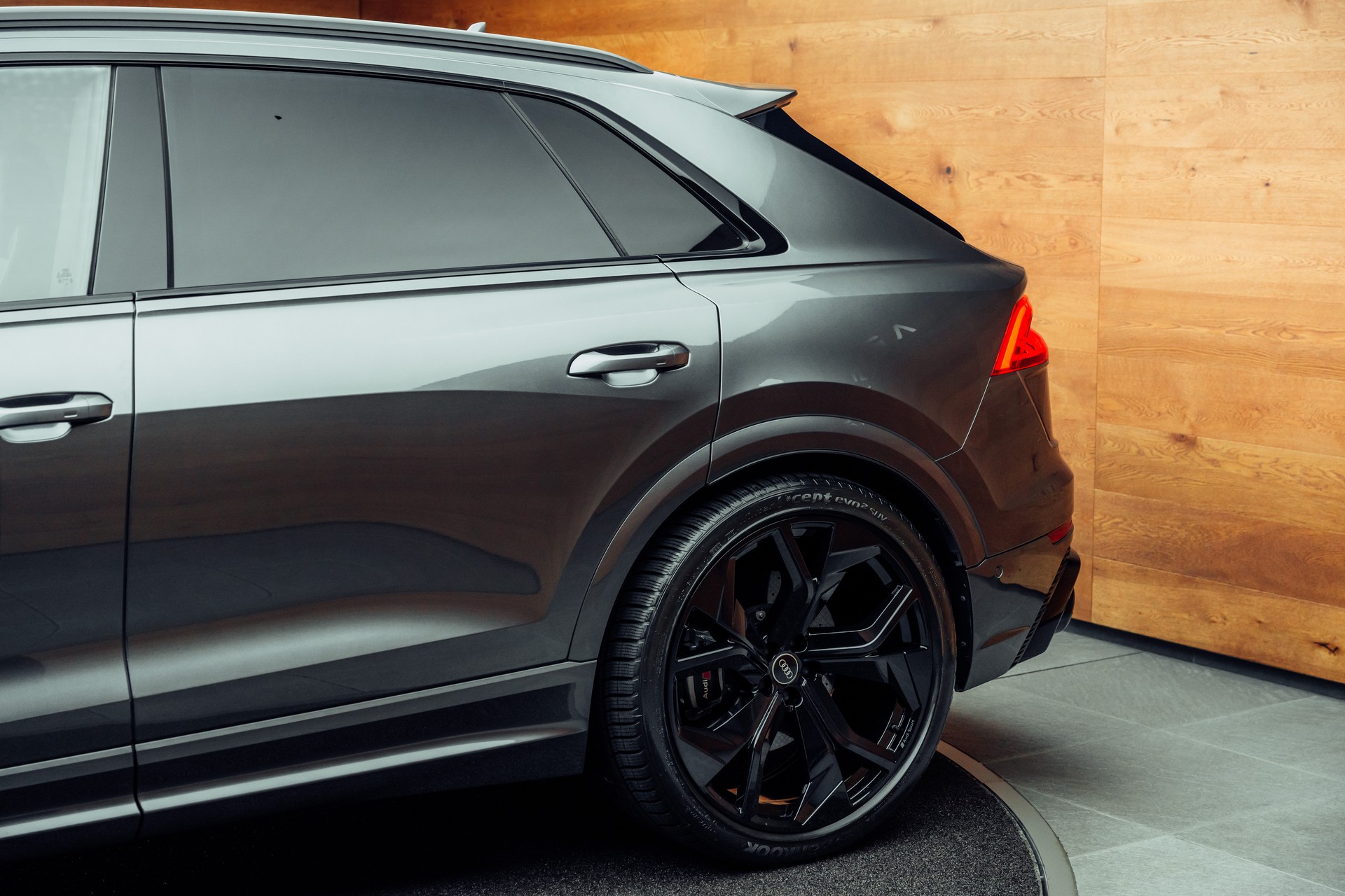 AUDI RSQ8 quattro tiptronic-image-18