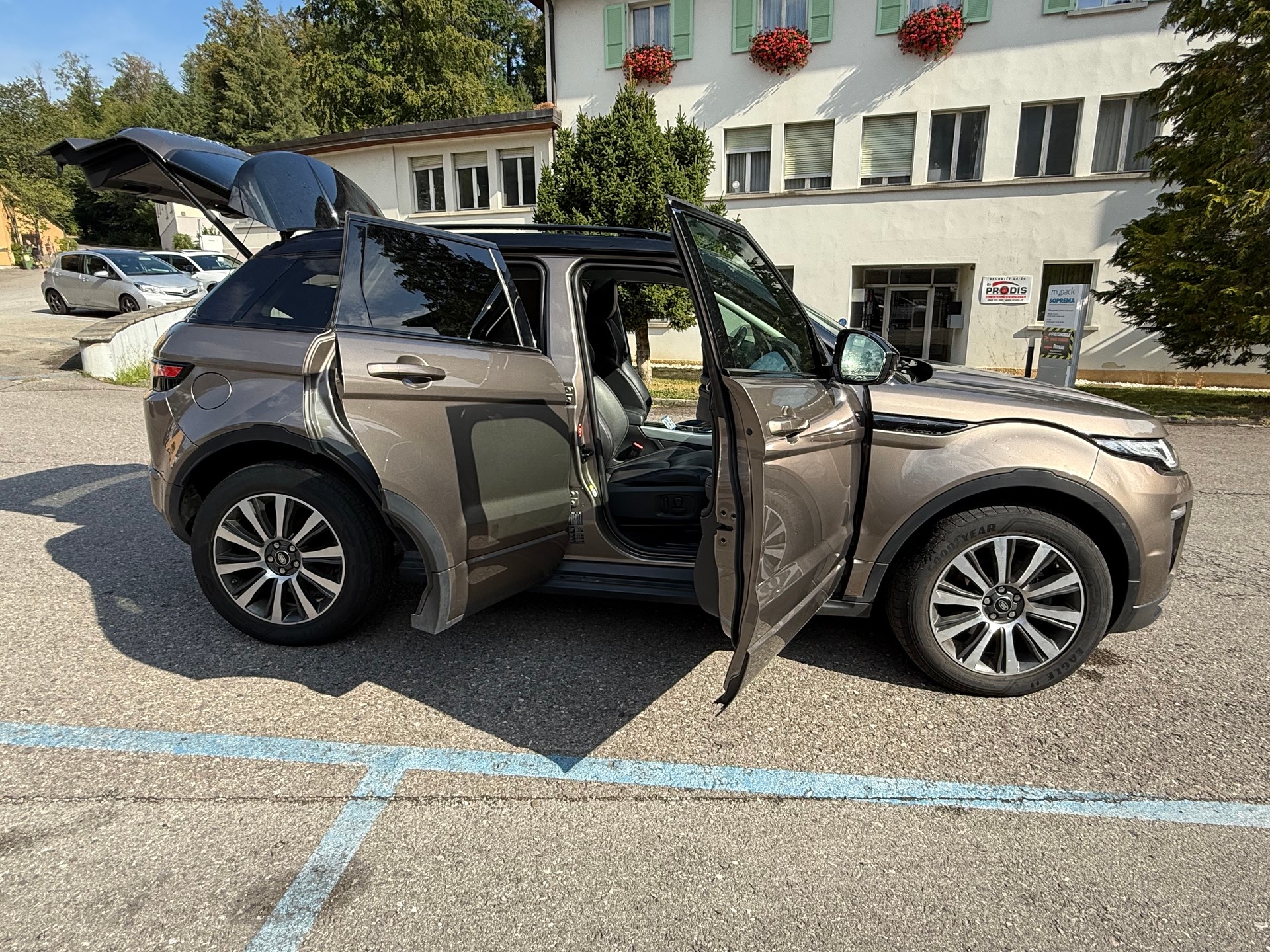 LAND ROVER Range Rover Evoque 2.0 Si4 HSE Dynamic AT9-image-21