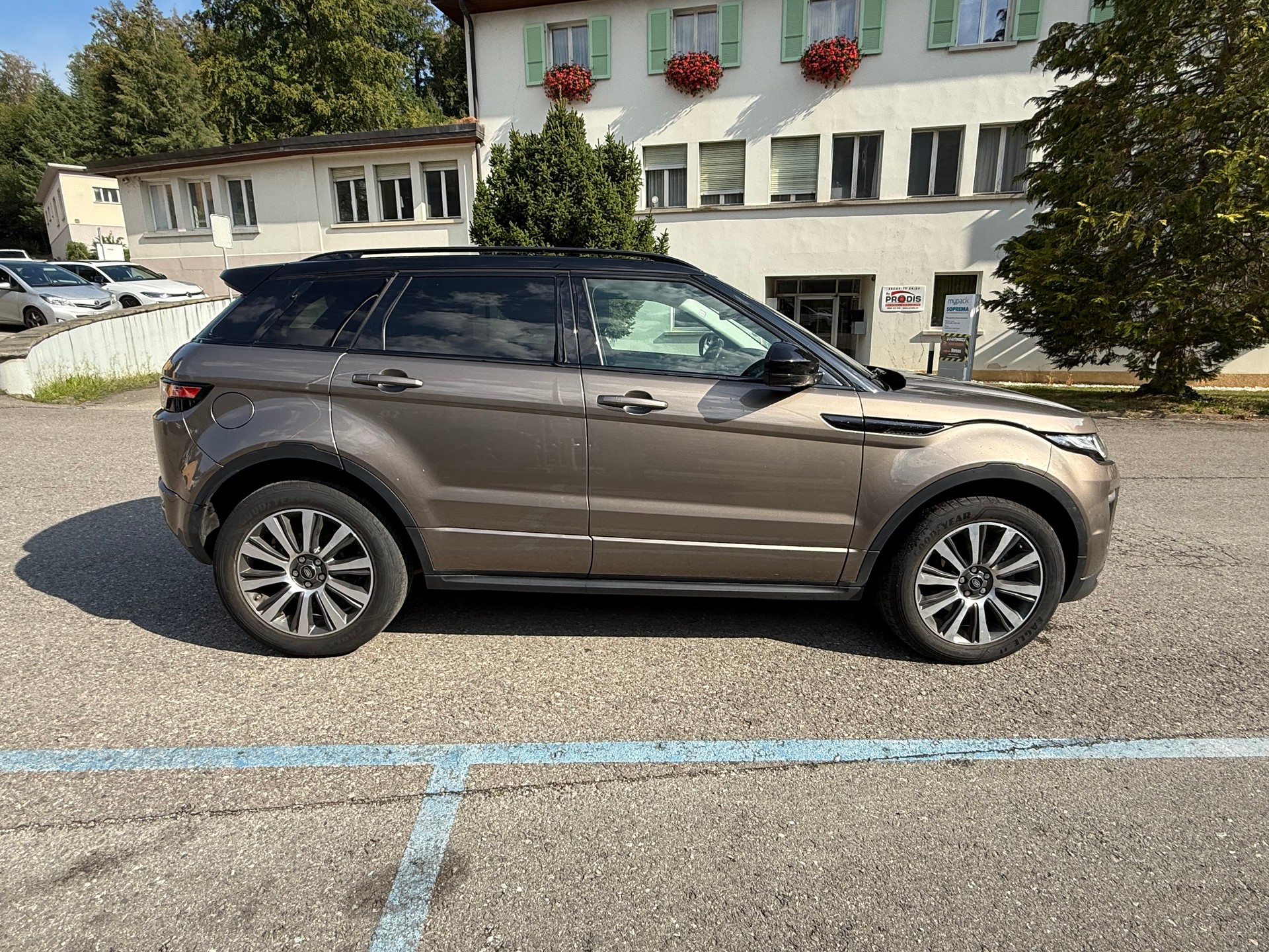 LAND ROVER Range Rover Evoque 2.0 Si4 HSE Dynamic AT9-image-6