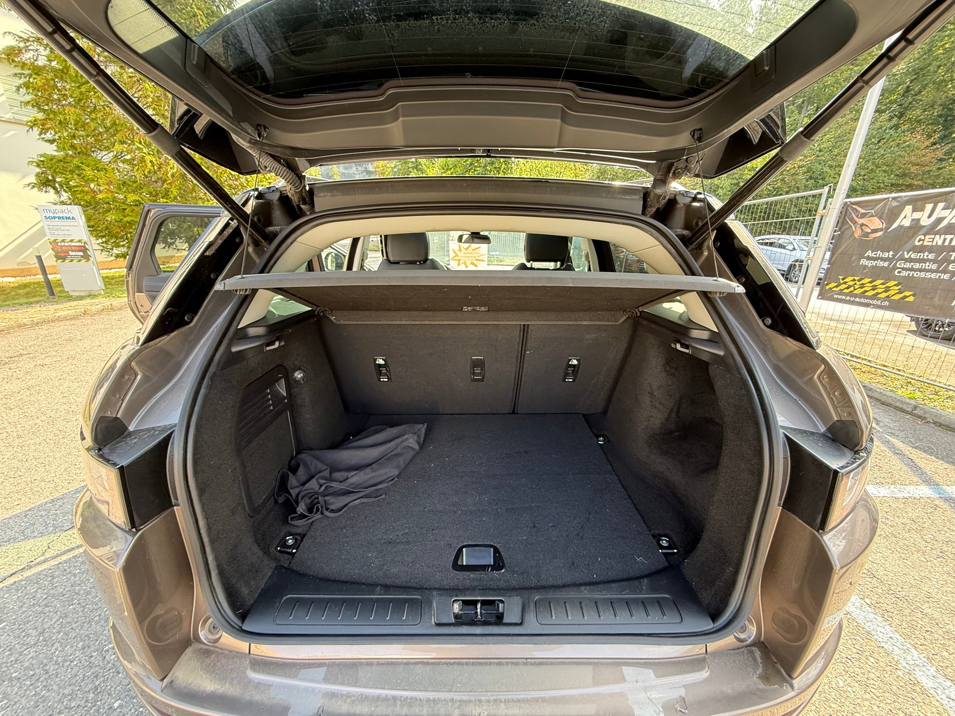 LAND ROVER Range Rover Evoque 2.0 Si4 HSE Dynamic AT9-image-10