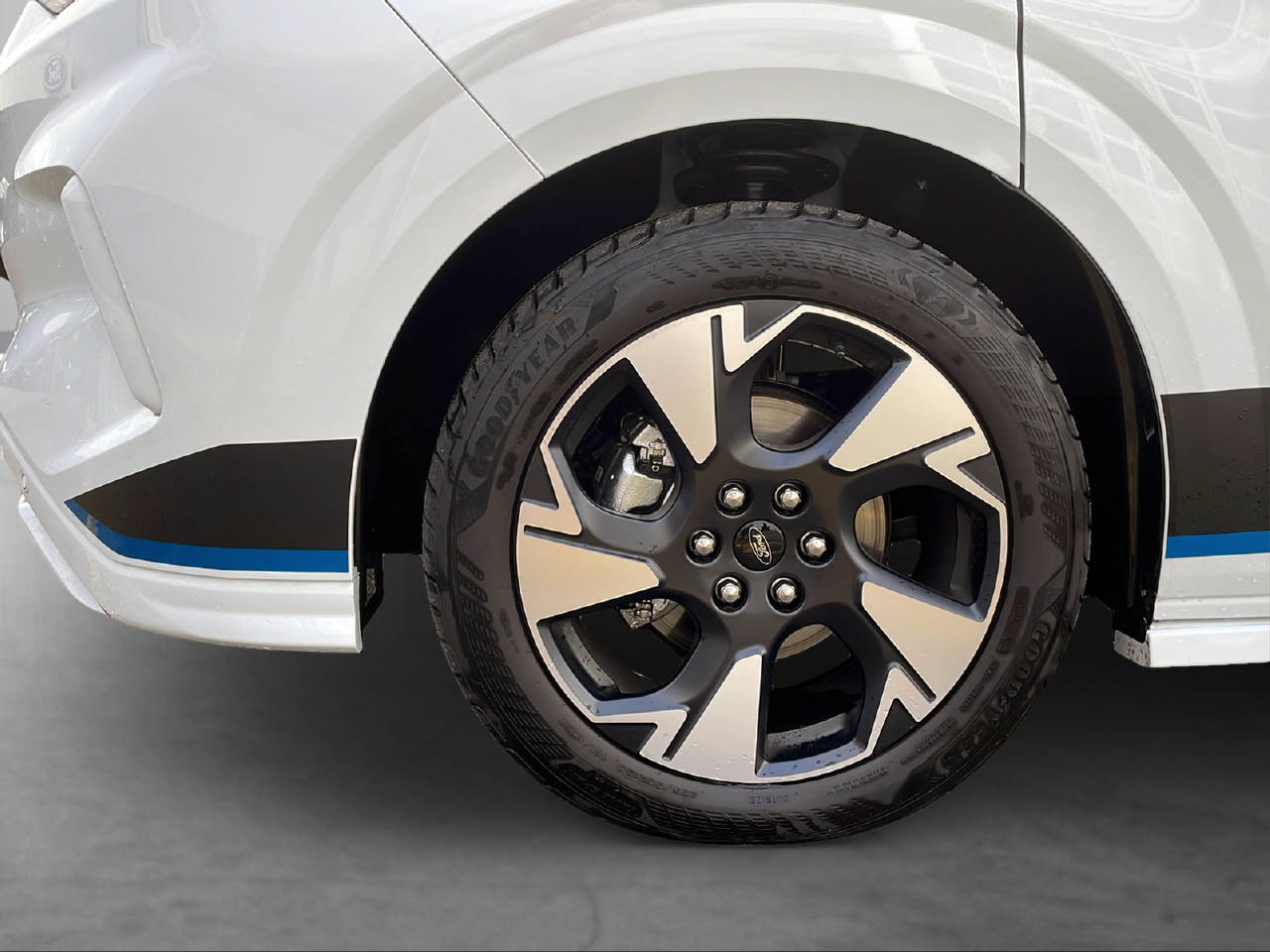 FORD Tourneo Custom 320 L1 2.0 EcoBlue 170 Sport 4x4-showroom-element-2