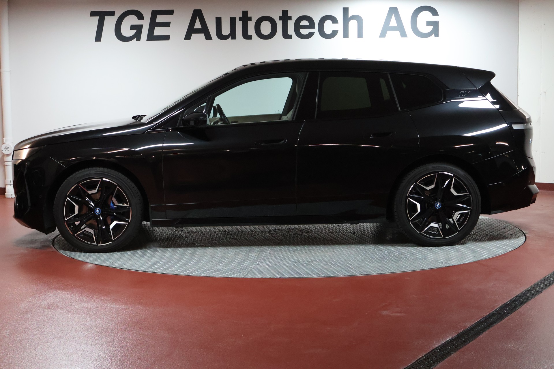 BMW iX xDrive50-showroom-element-3