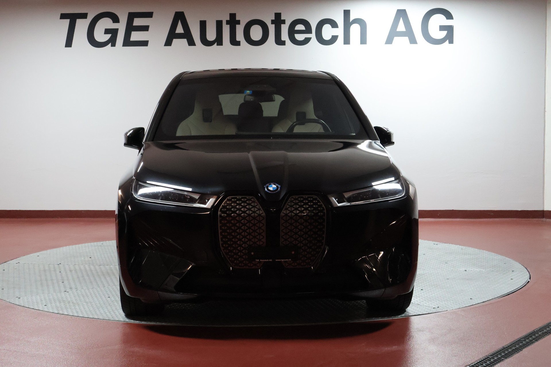BMW iX xDrive50-showroom-element-1