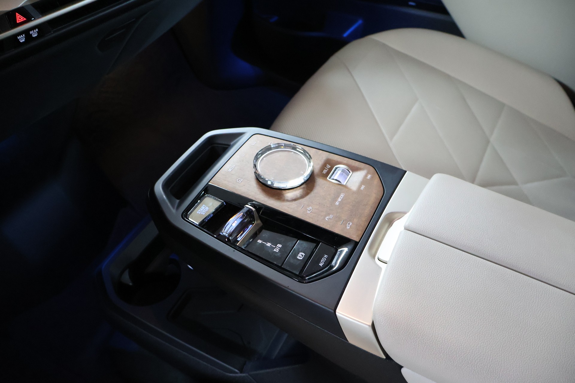 BMW iX xDrive50-image-12