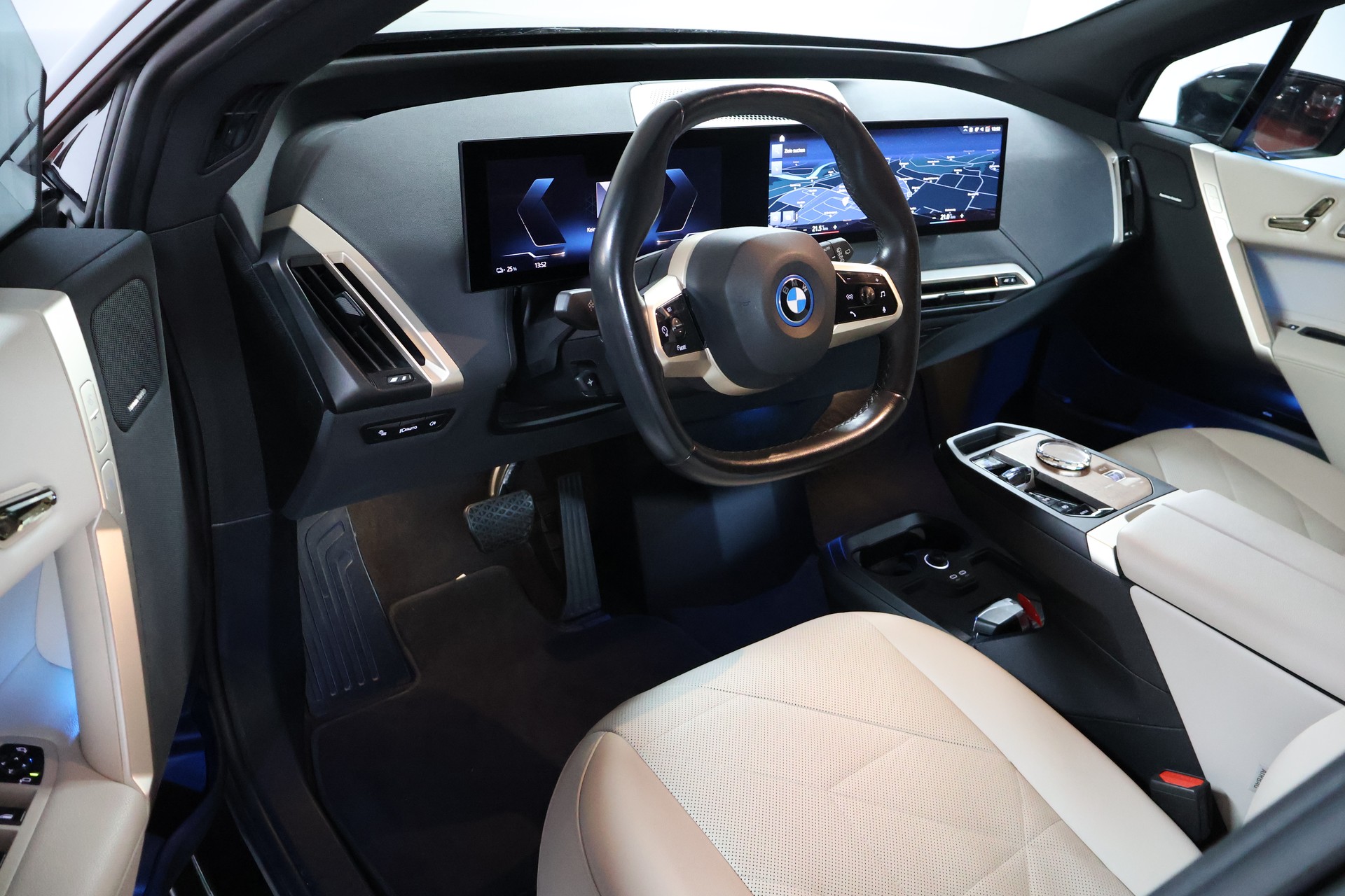 BMW iX xDrive50-image-8