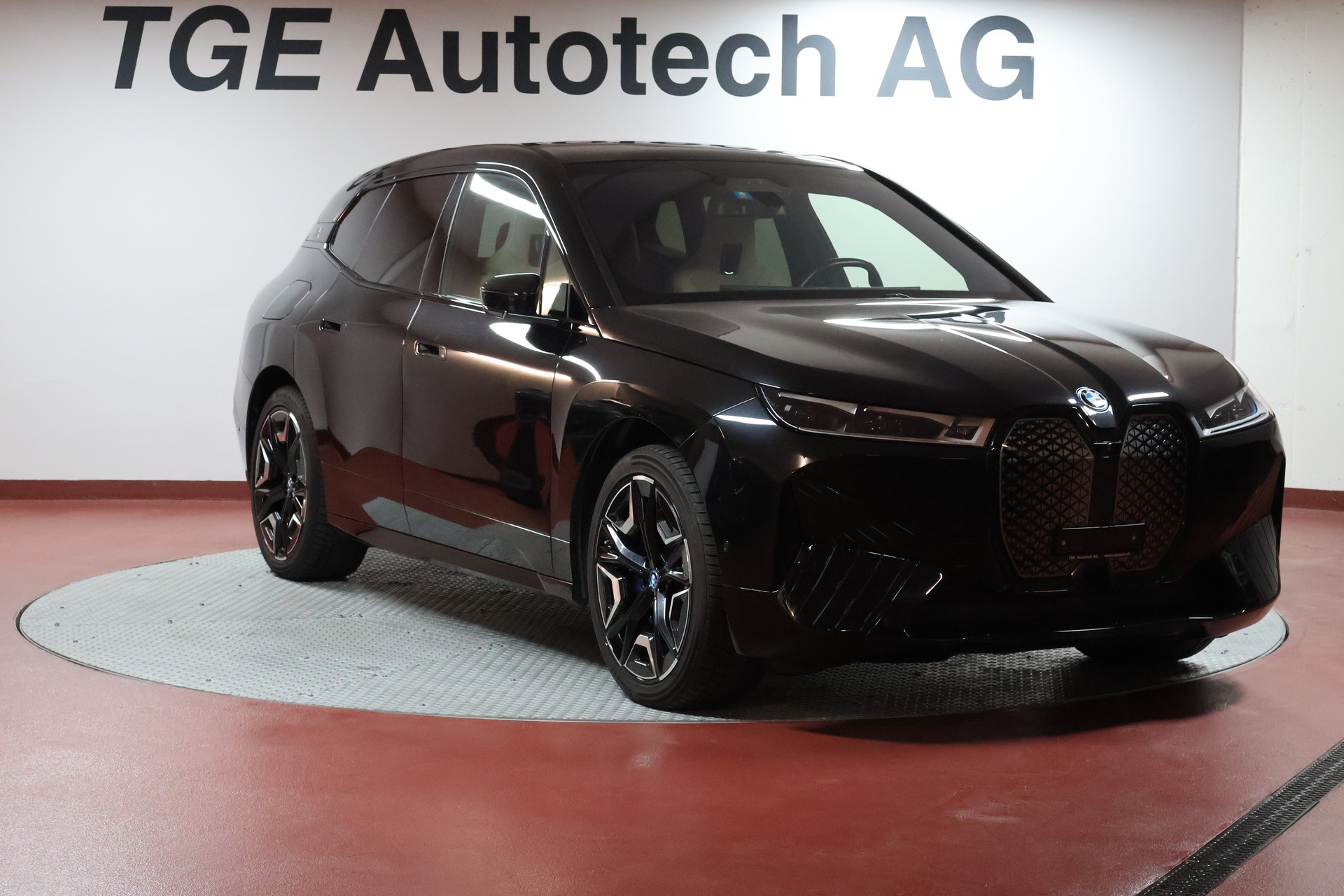 BMW iX xDrive50-showroom-element-2