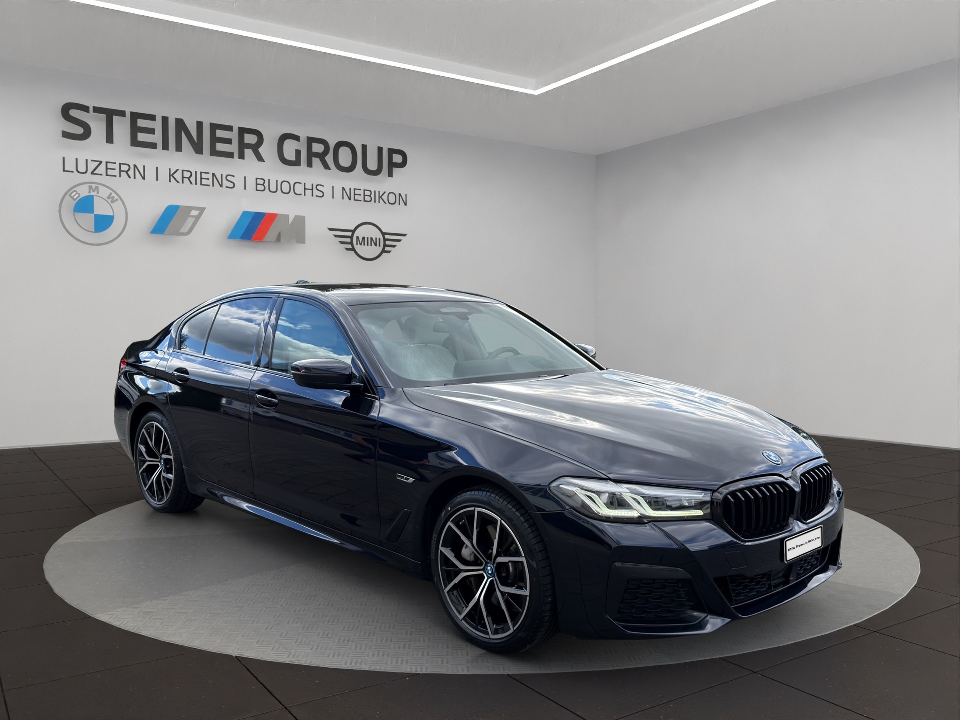 BMW 545e xDrive Pure M Sport Steptronic-showroom-element-2