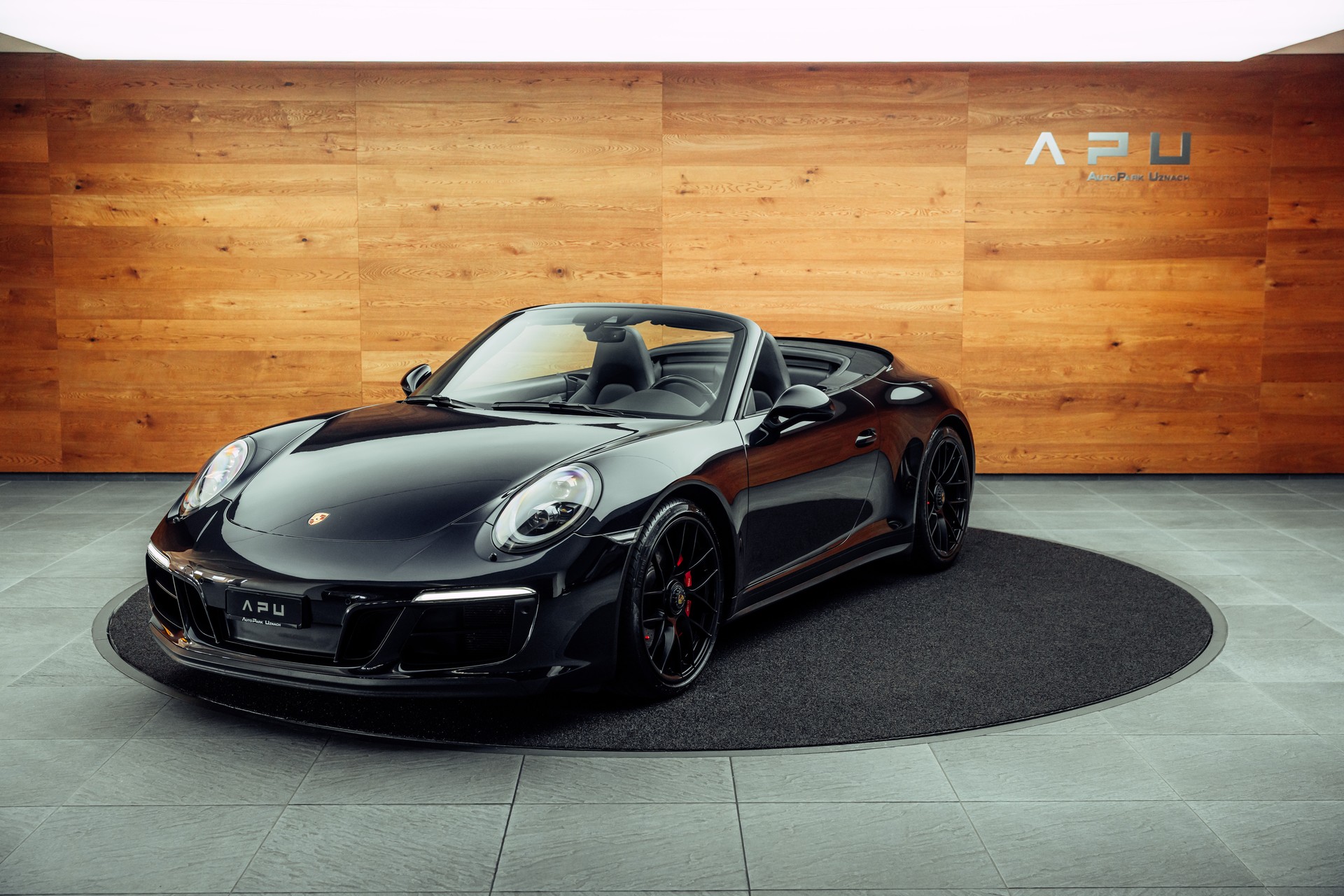 PORSCHE 911 Carrera 4 GTS Cabrio PDK-showroom-element-3