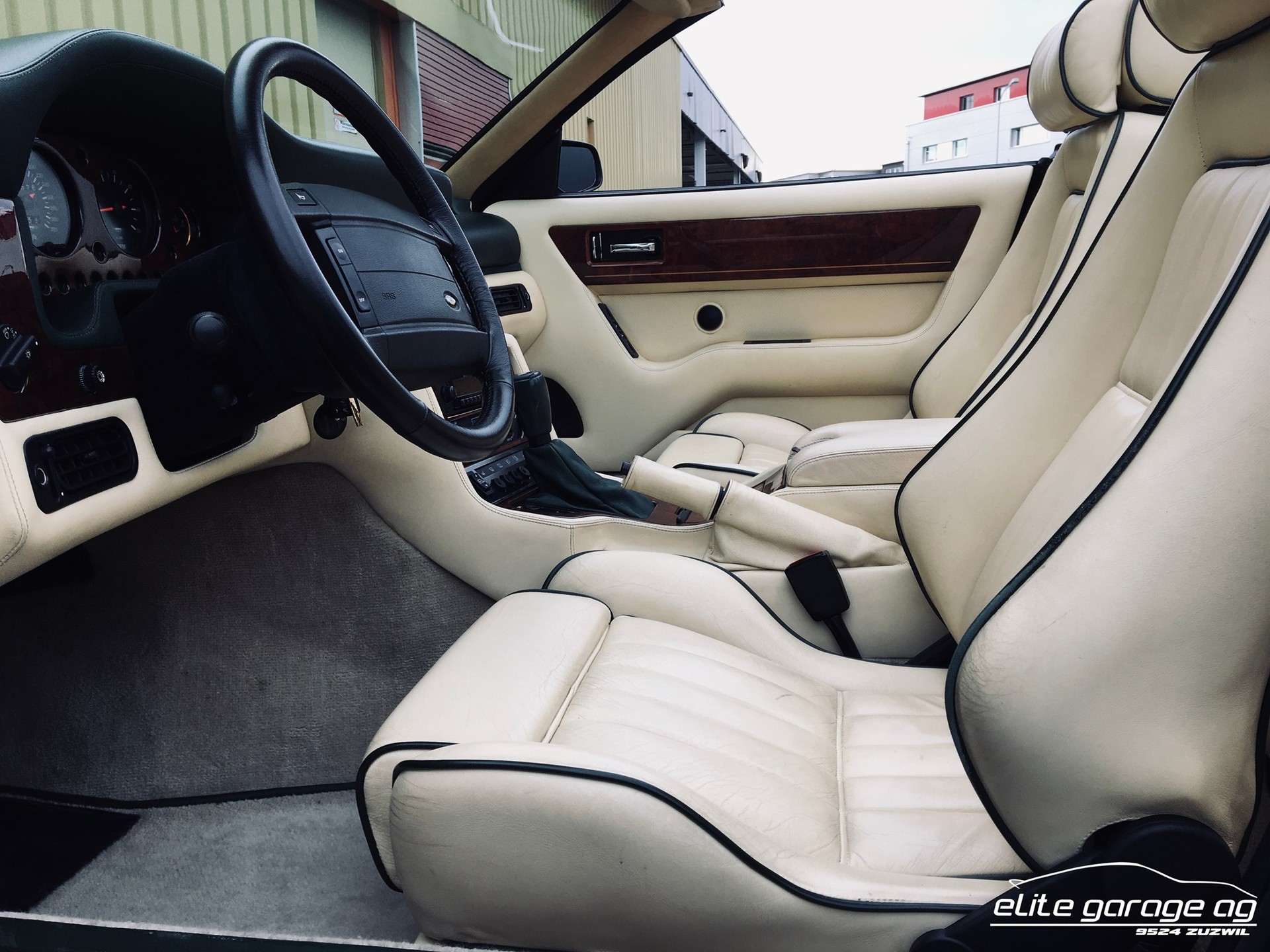 ASTON MARTIN Virage Volante-image-11