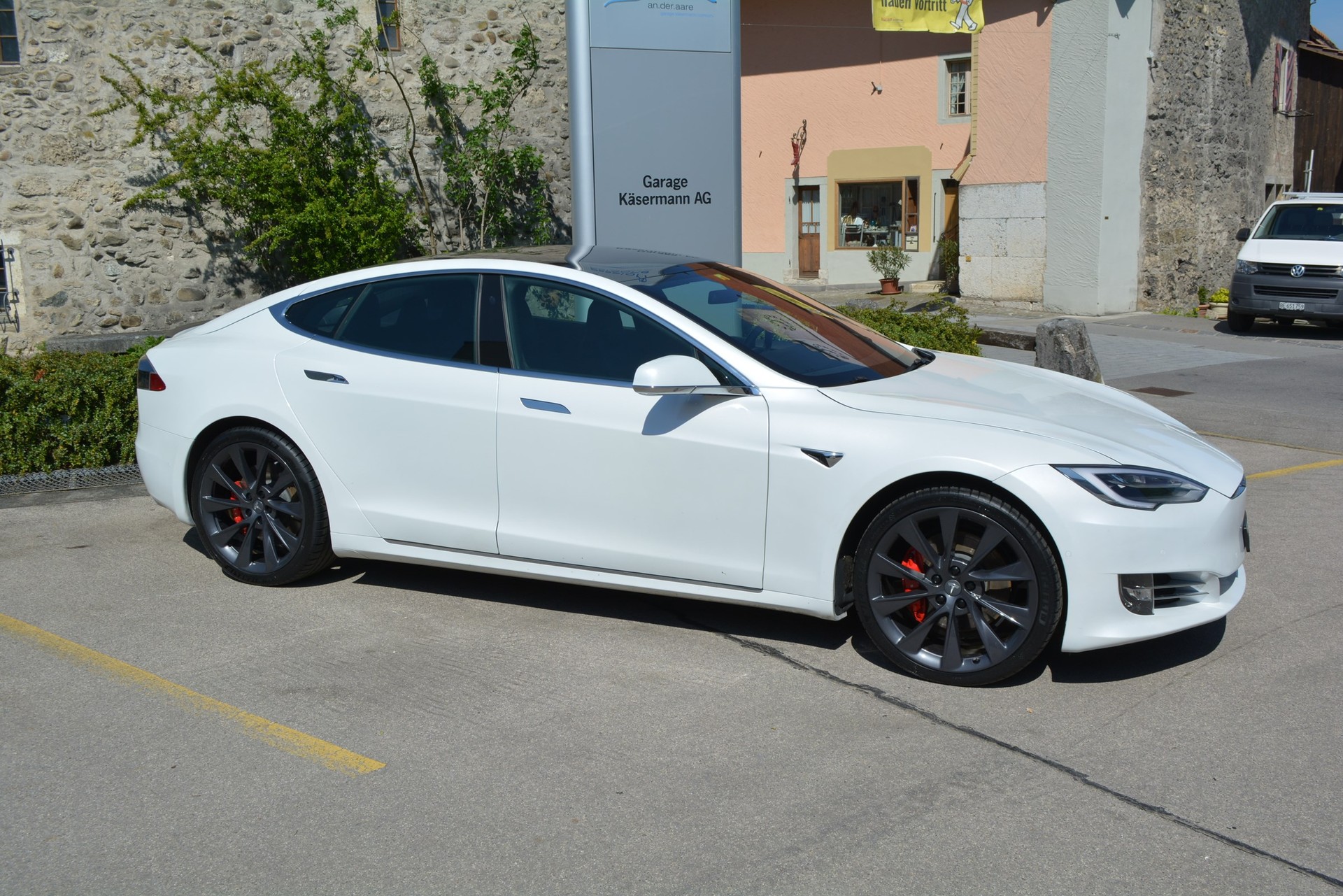 TESLA Model S 100 D Performance-showroom-element-2