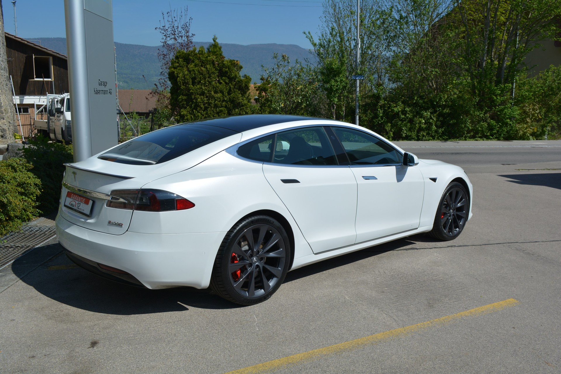TESLA Model S 100 D Performance-showroom-element-3