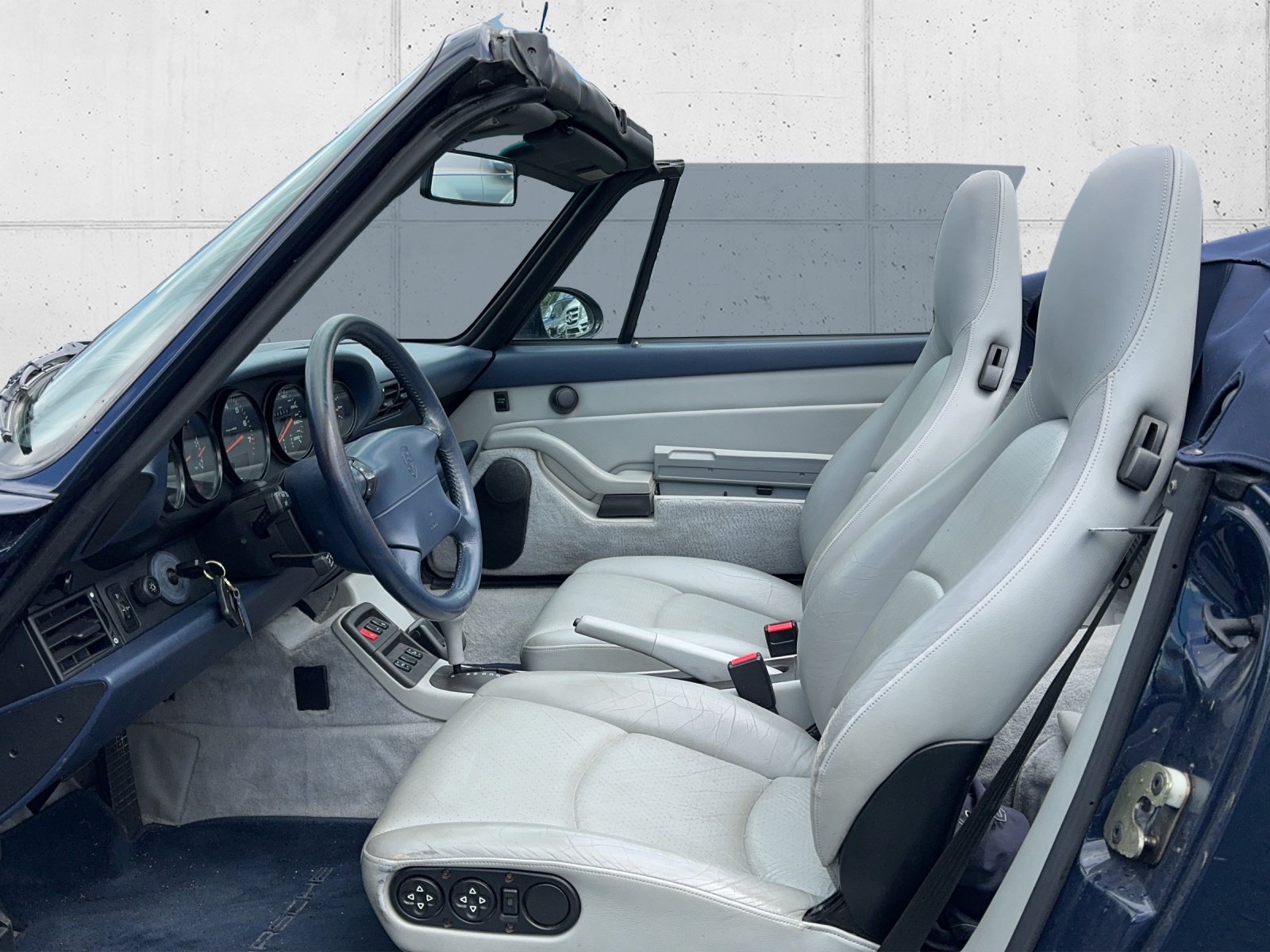 PORSCHE Carrera 4 Cabriolet-image-10