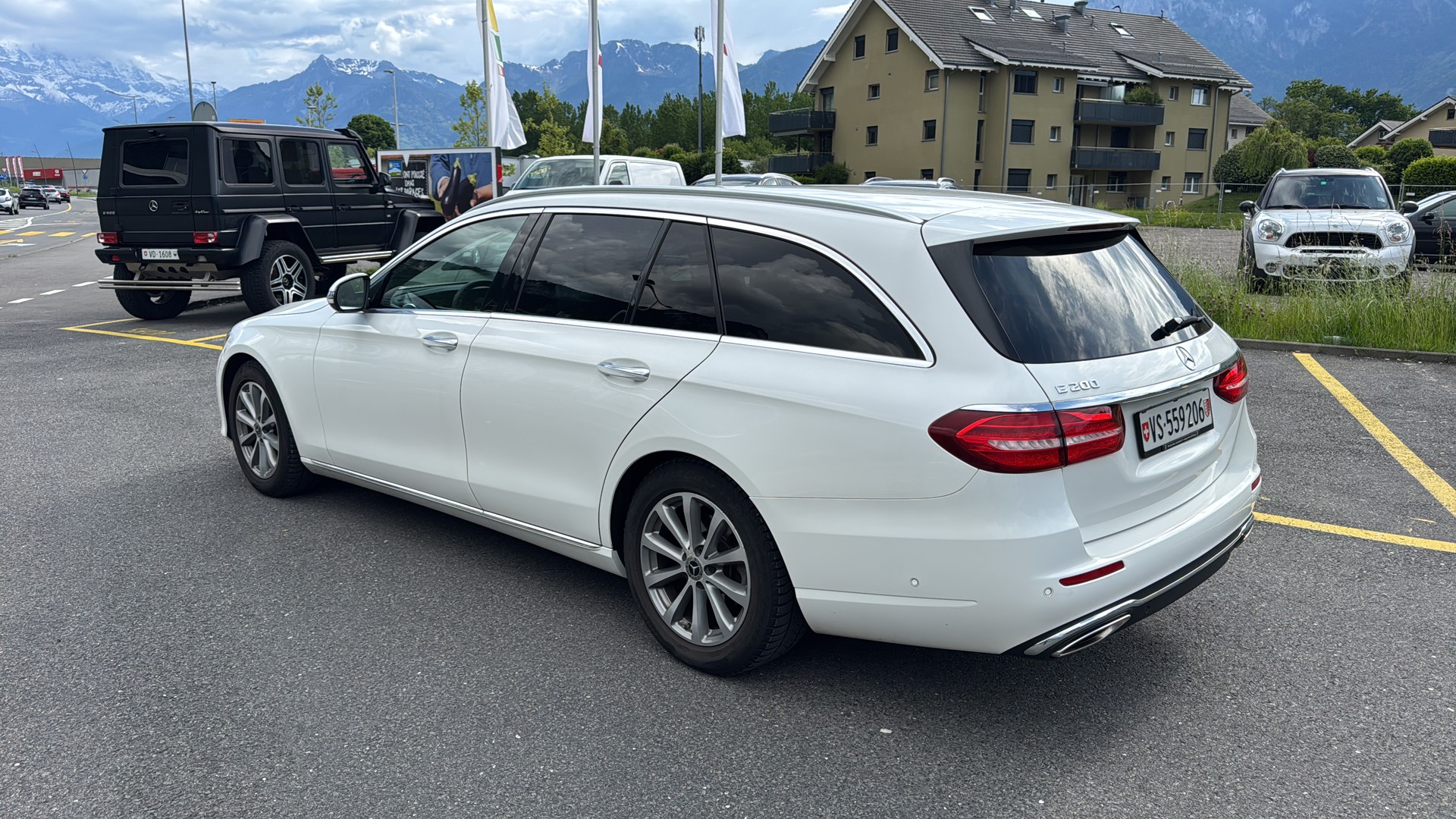 MERCEDES-BENZ E 200 Avantgarde 9G-Tronic-image-3