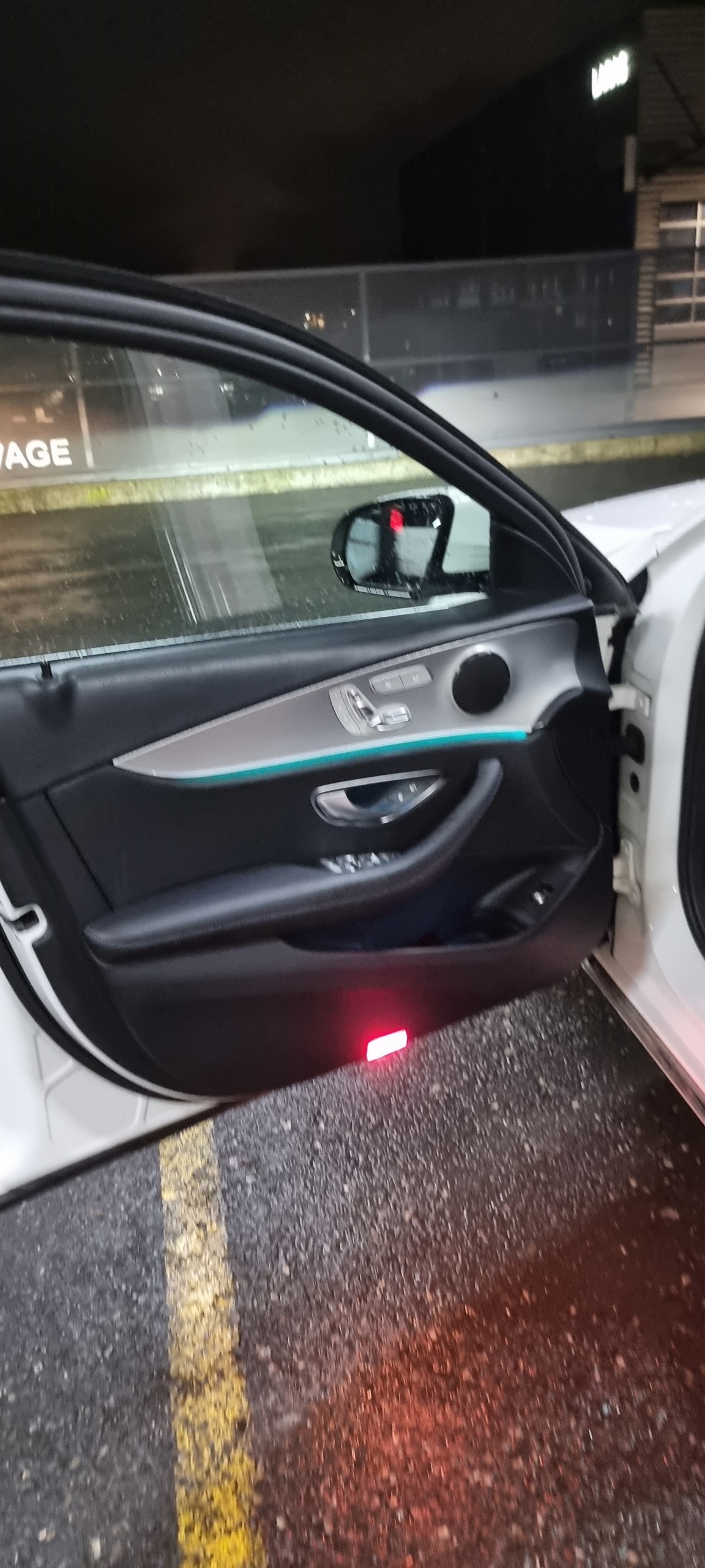 MERCEDES-BENZ E 200 Avantgarde 9G-Tronic-image-10