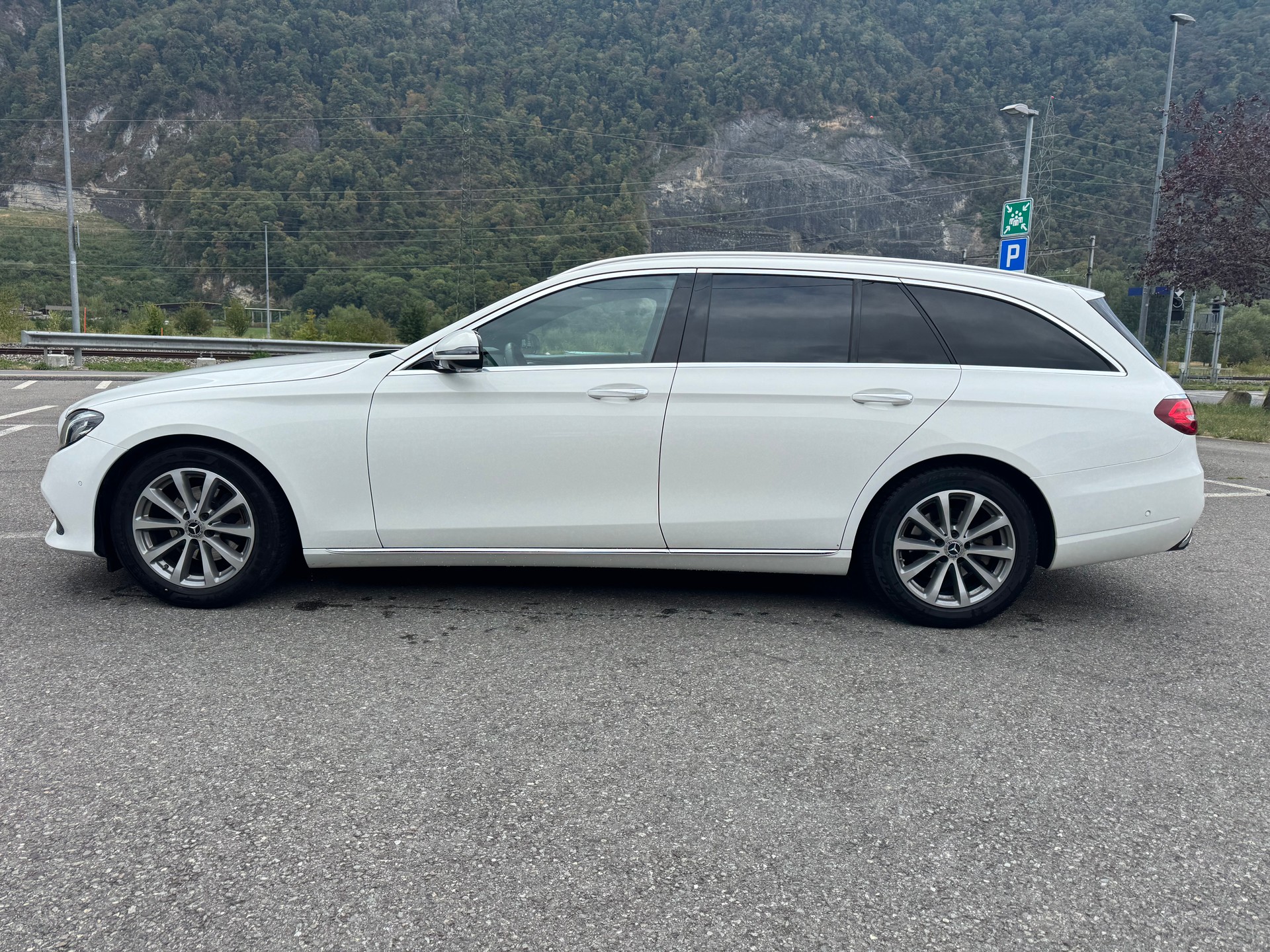 MERCEDES-BENZ E 200 Avantgarde 9G-Tronic-image-18