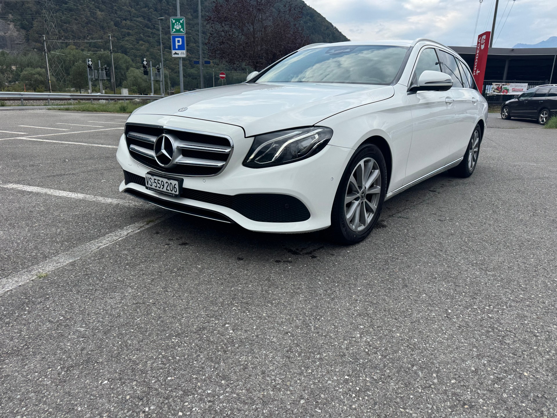 MERCEDES-BENZ E 200 Avantgarde 9G-Tronic-image-16