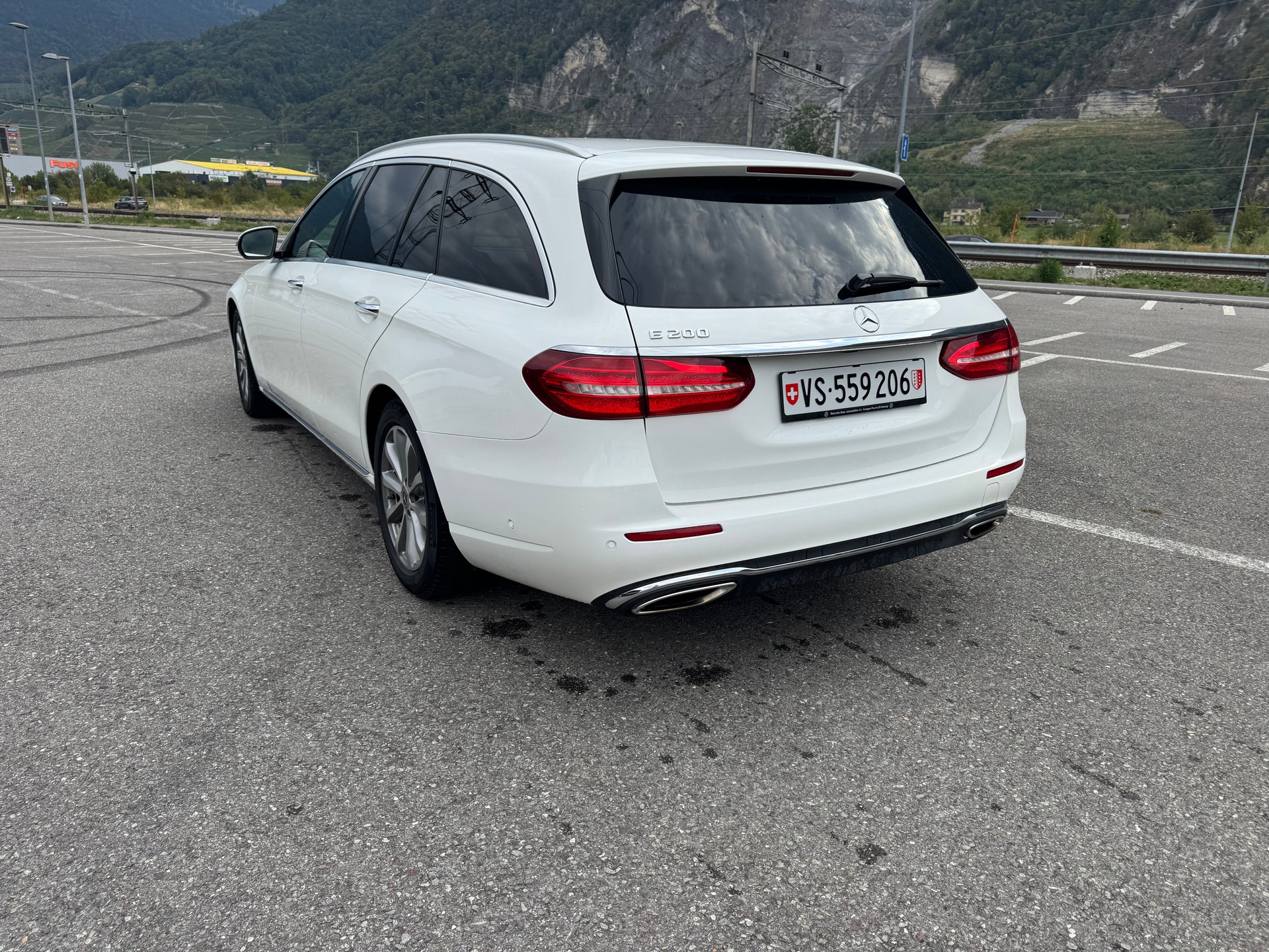 MERCEDES-BENZ E 200 Avantgarde 9G-Tronic-image-17