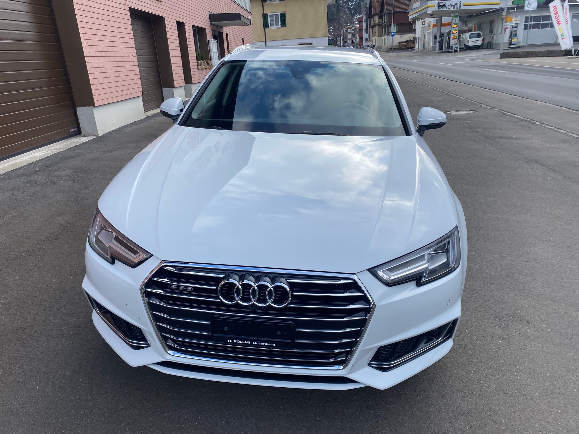 AUDI A4 Avant 40 TDI quattro S-tronic-image-2