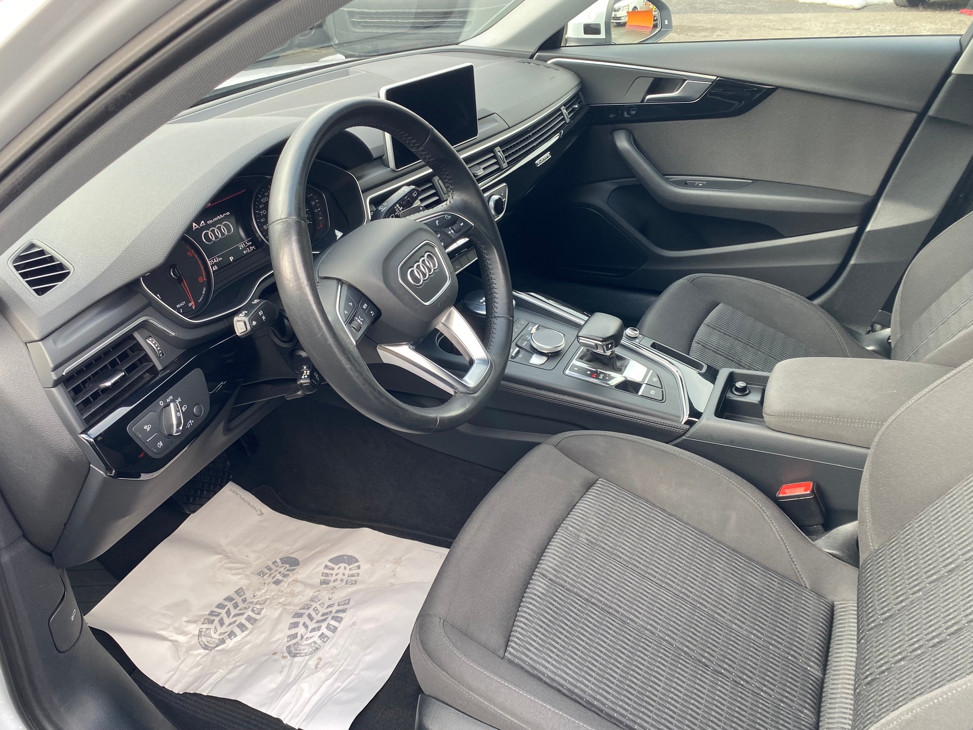 AUDI A4 Avant 40 TDI quattro S-tronic-image-9